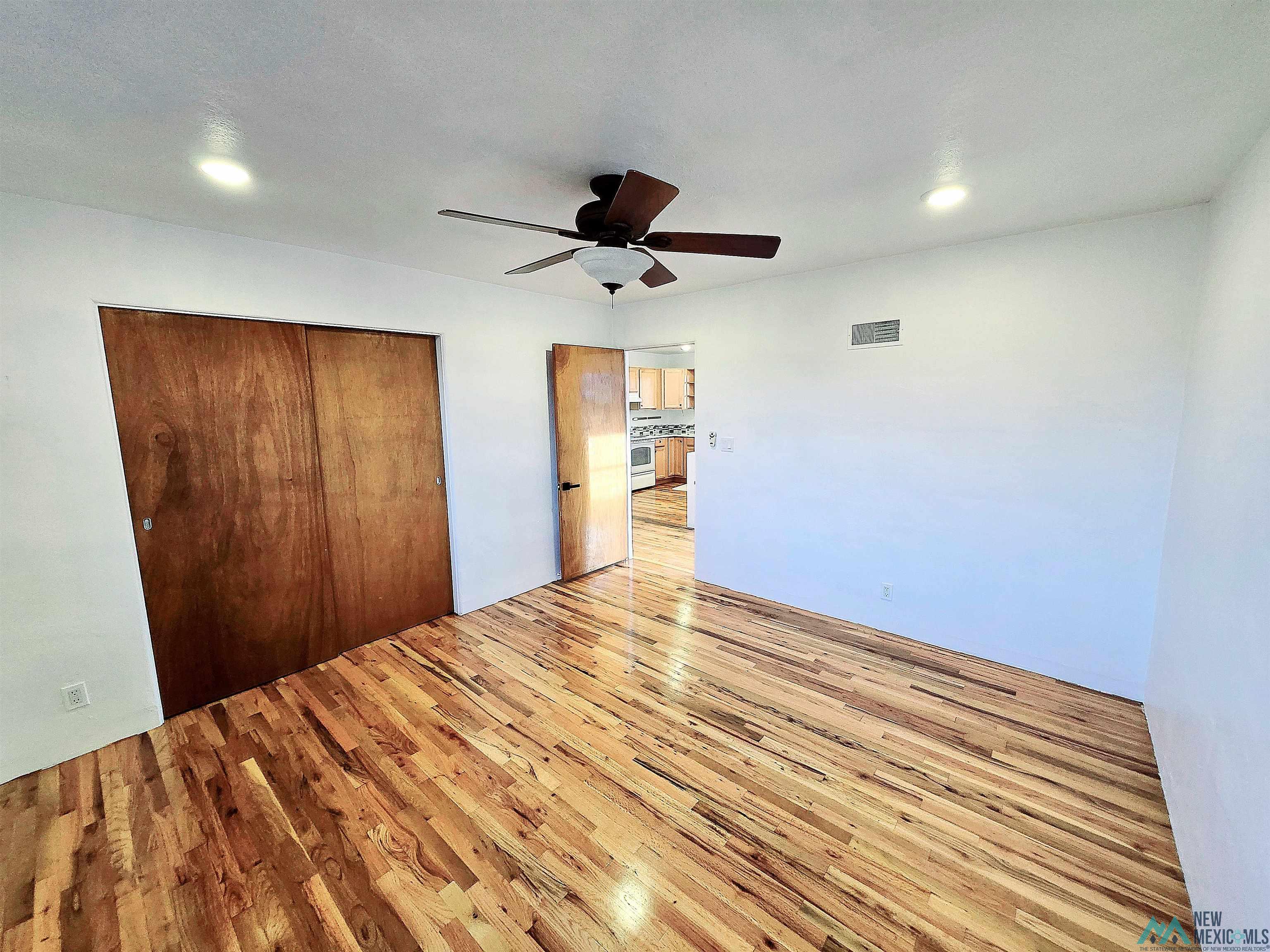 203 E Pine Avenue, Gallup, Texas image 9