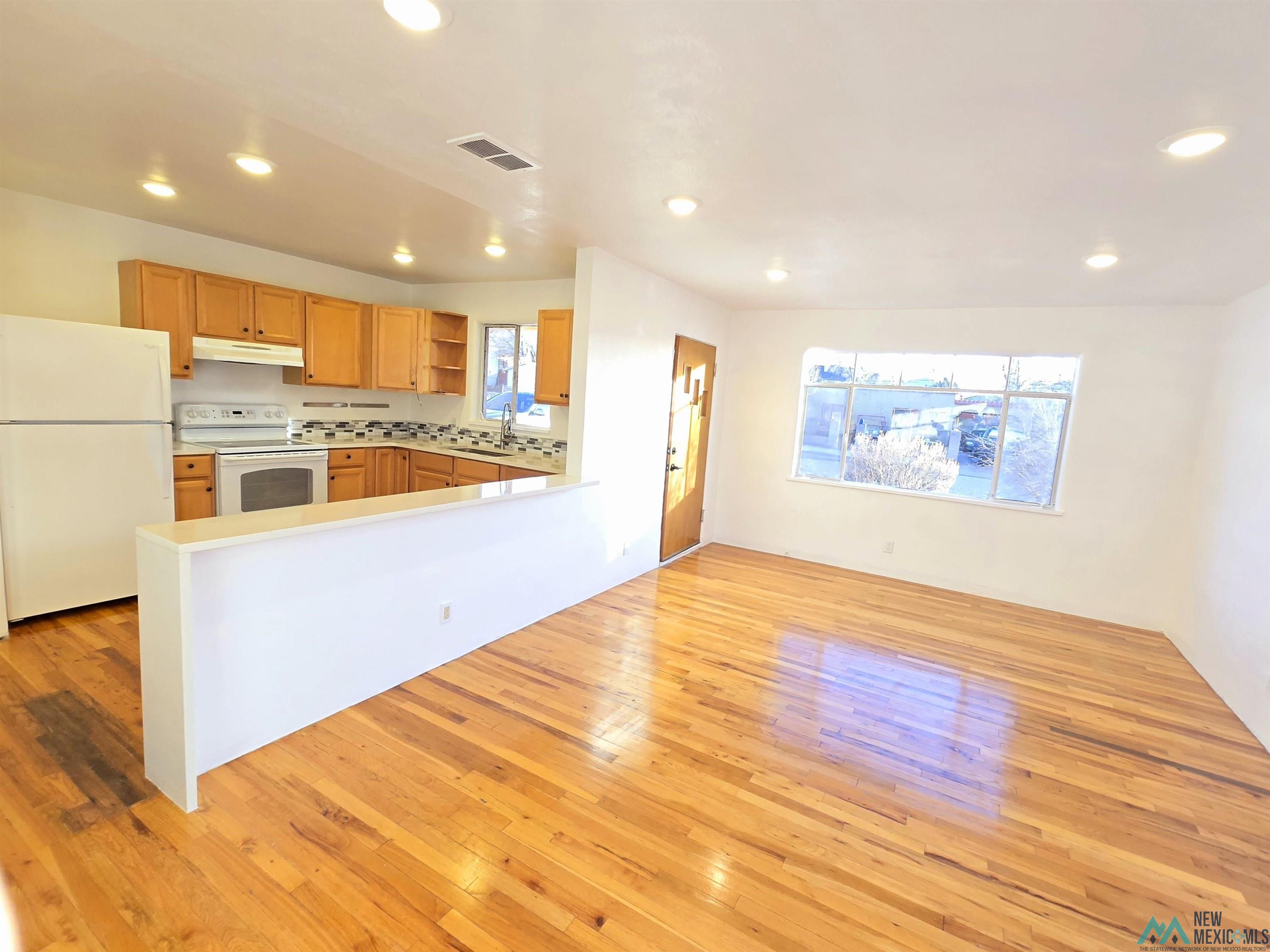 203 E Pine Avenue, Gallup, Texas image 4