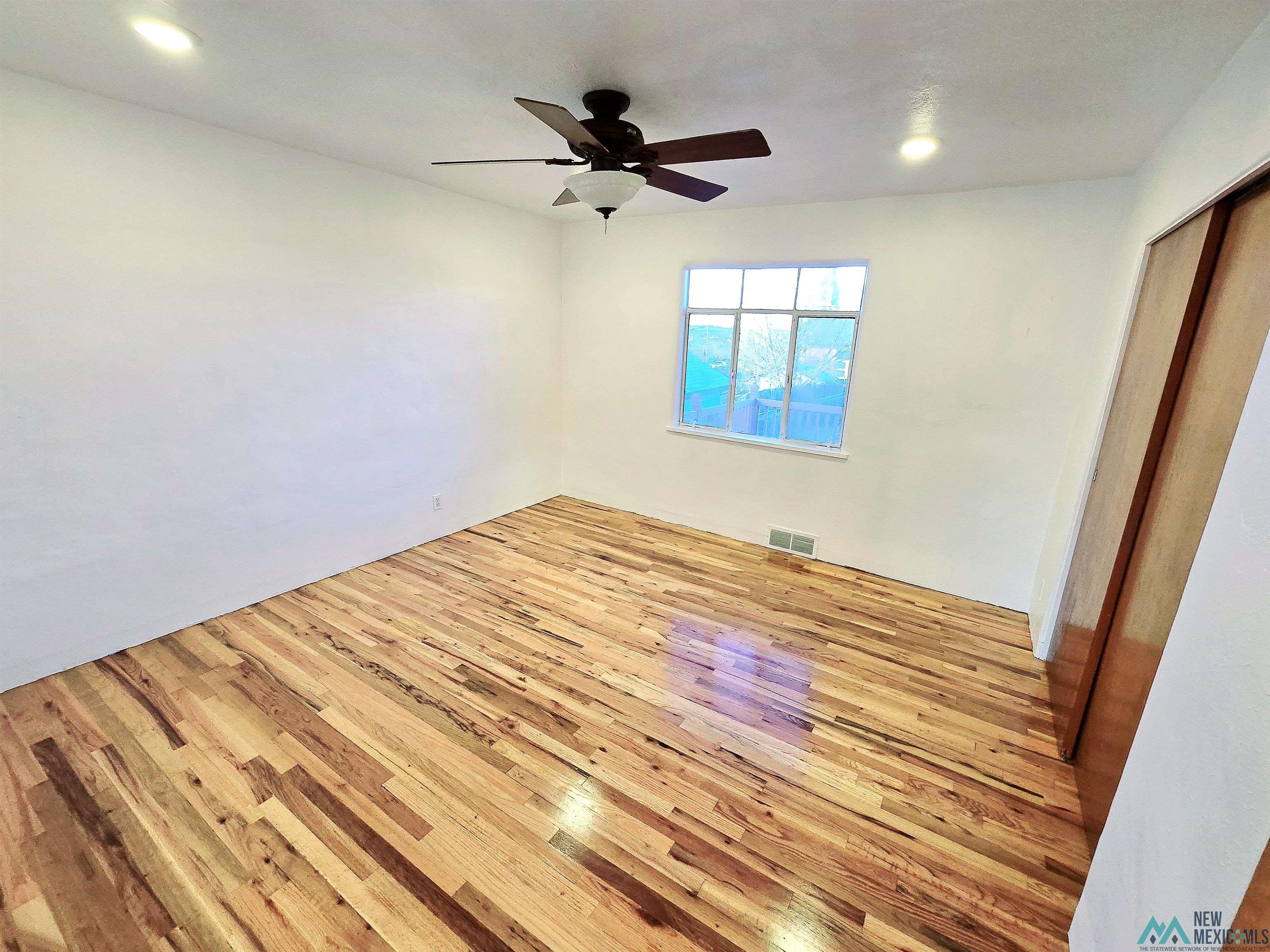 203 E Pine Avenue, Gallup, Texas image 8