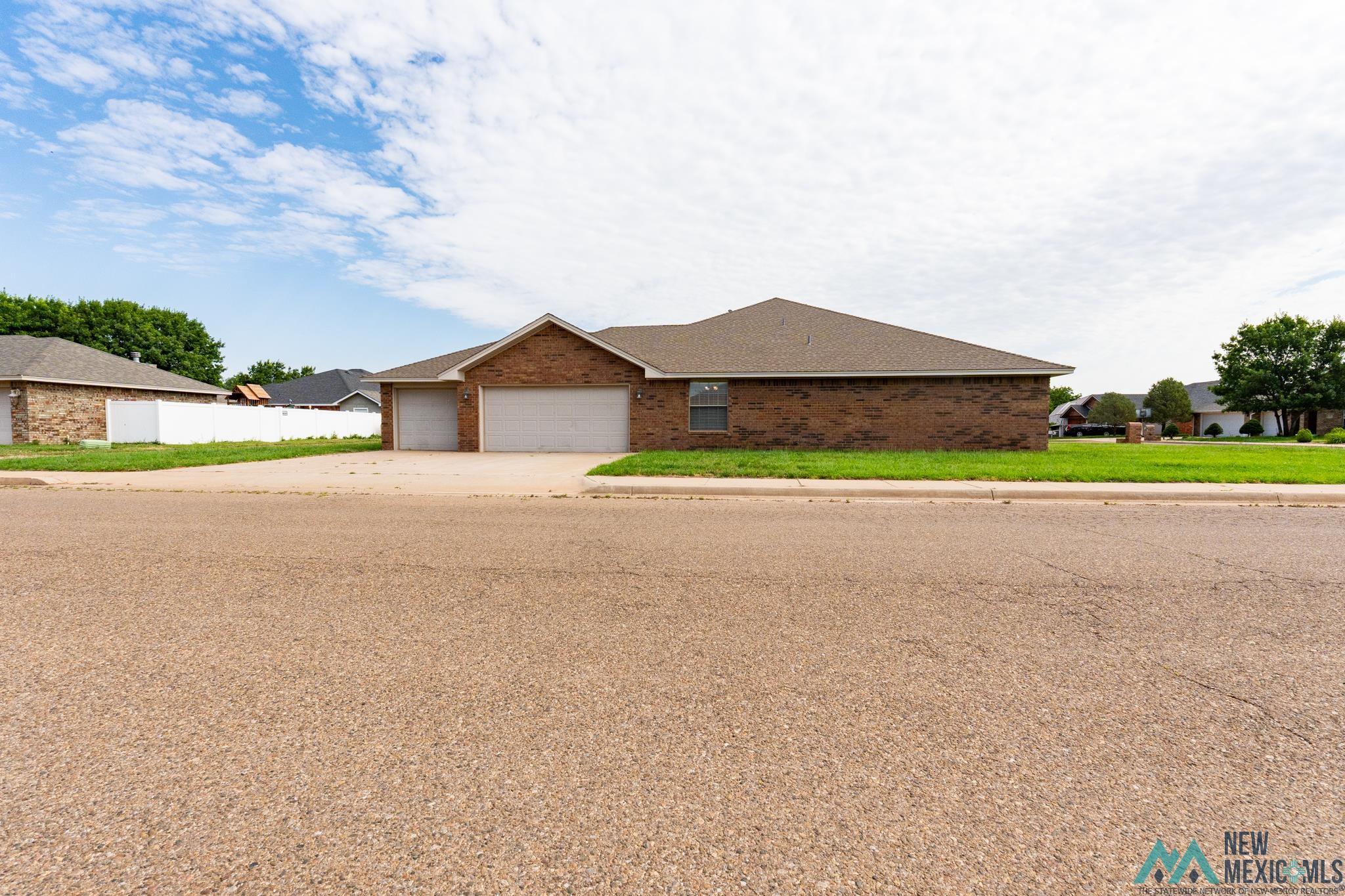 Clovis, New Mexico 88101, United States, 4 Bedrooms Bedrooms, ,3 BathroomsBathrooms,Residential,Active,153747