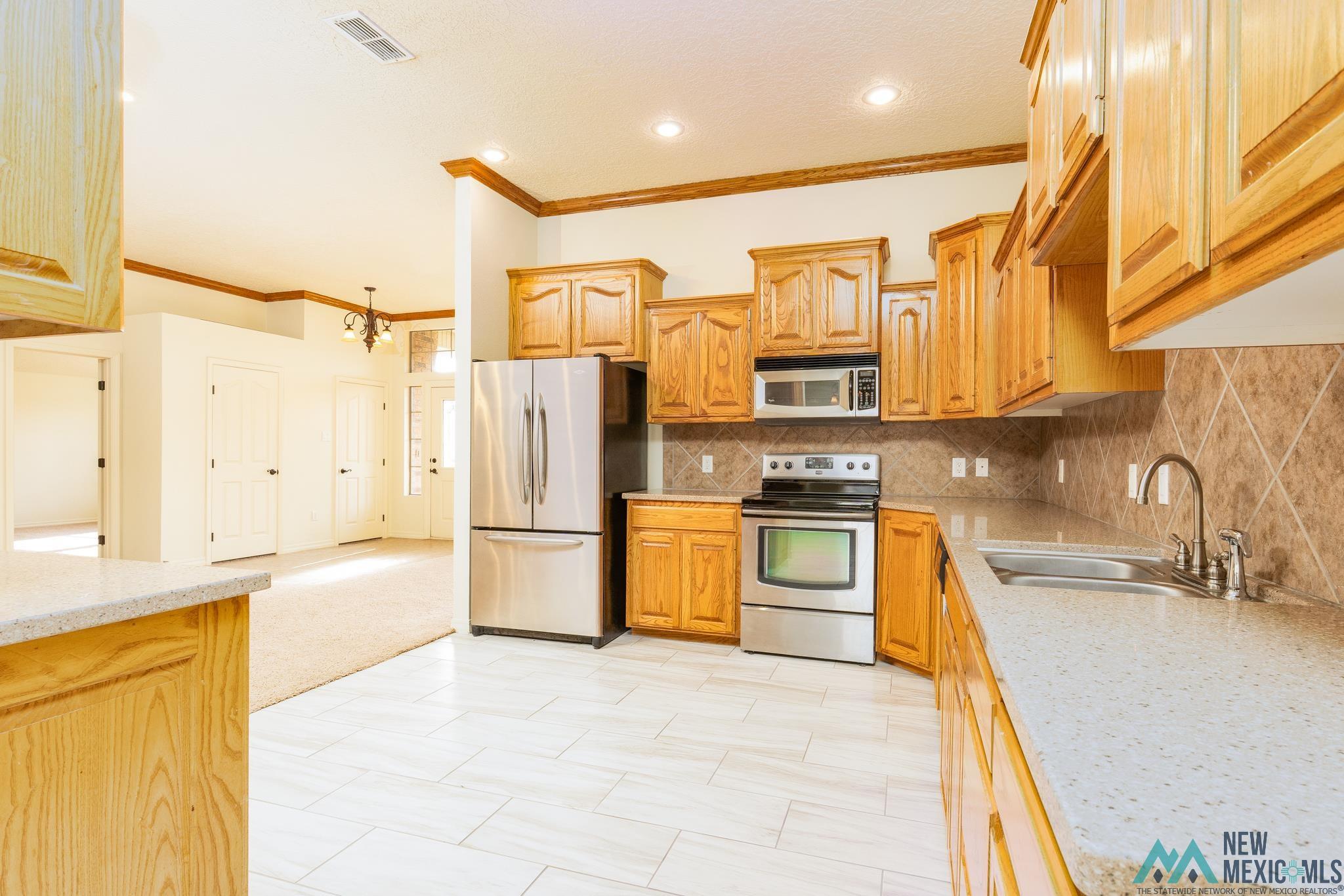 Clovis, New Mexico 88101, United States, 4 Bedrooms Bedrooms, ,3 BathroomsBathrooms,Residential,Active,153747