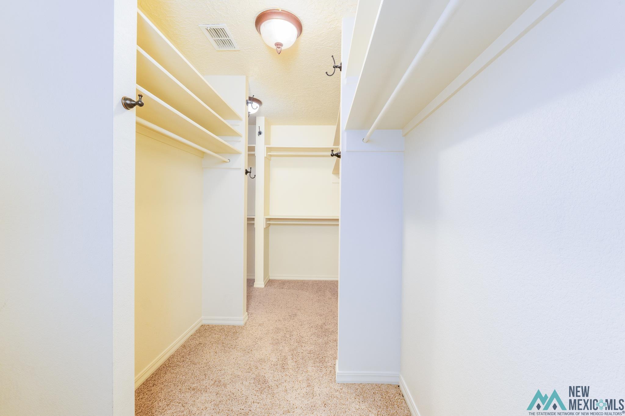 Clovis, New Mexico 88101, United States, 4 Bedrooms Bedrooms, ,3 BathroomsBathrooms,Residential,Active,153747