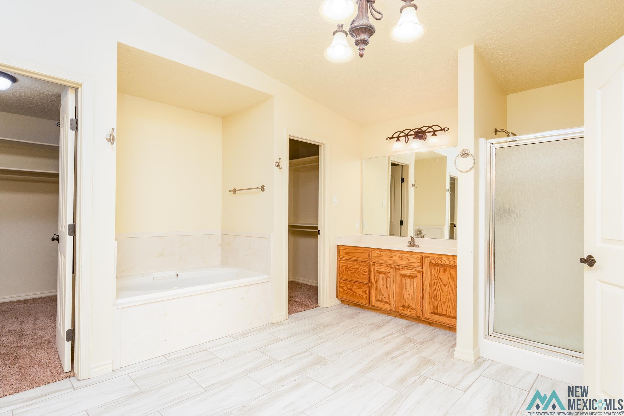 Clovis, New Mexico 88101, United States, 4 Bedrooms Bedrooms, ,3 BathroomsBathrooms,Residential,Active,153747