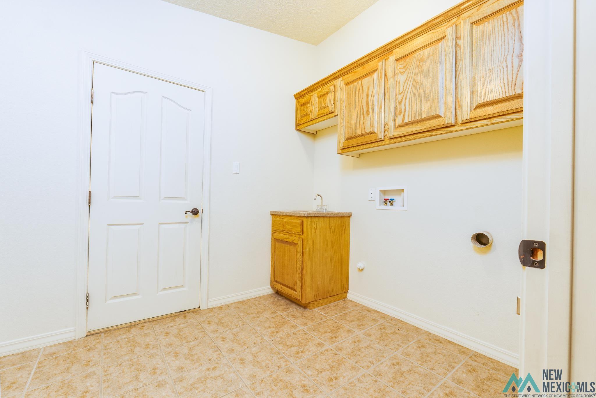 Clovis, New Mexico 88101, United States, 4 Bedrooms Bedrooms, ,3 BathroomsBathrooms,Residential,Active,153747