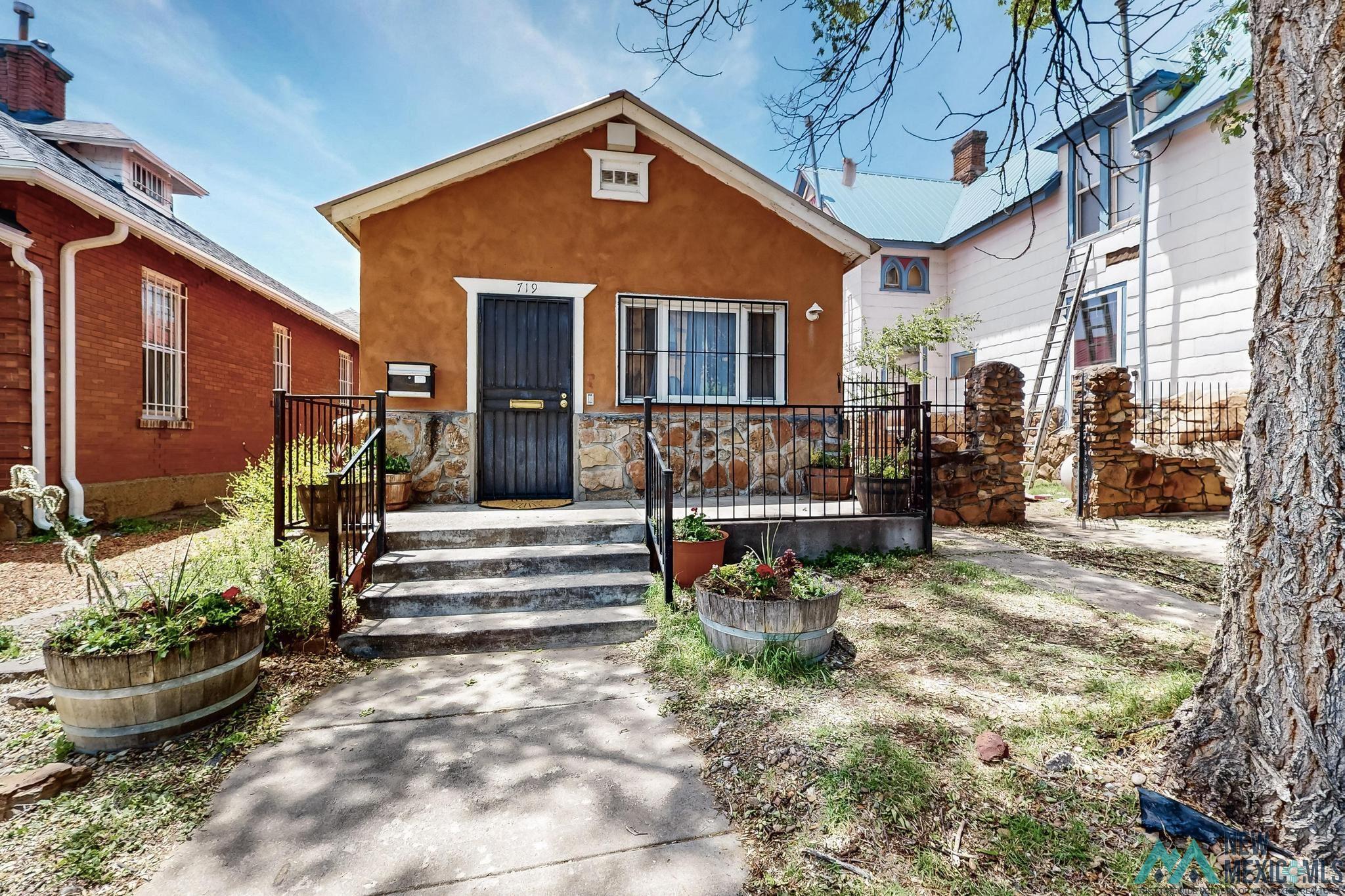 719 6th Street, Las Vegas, Texas image 1
