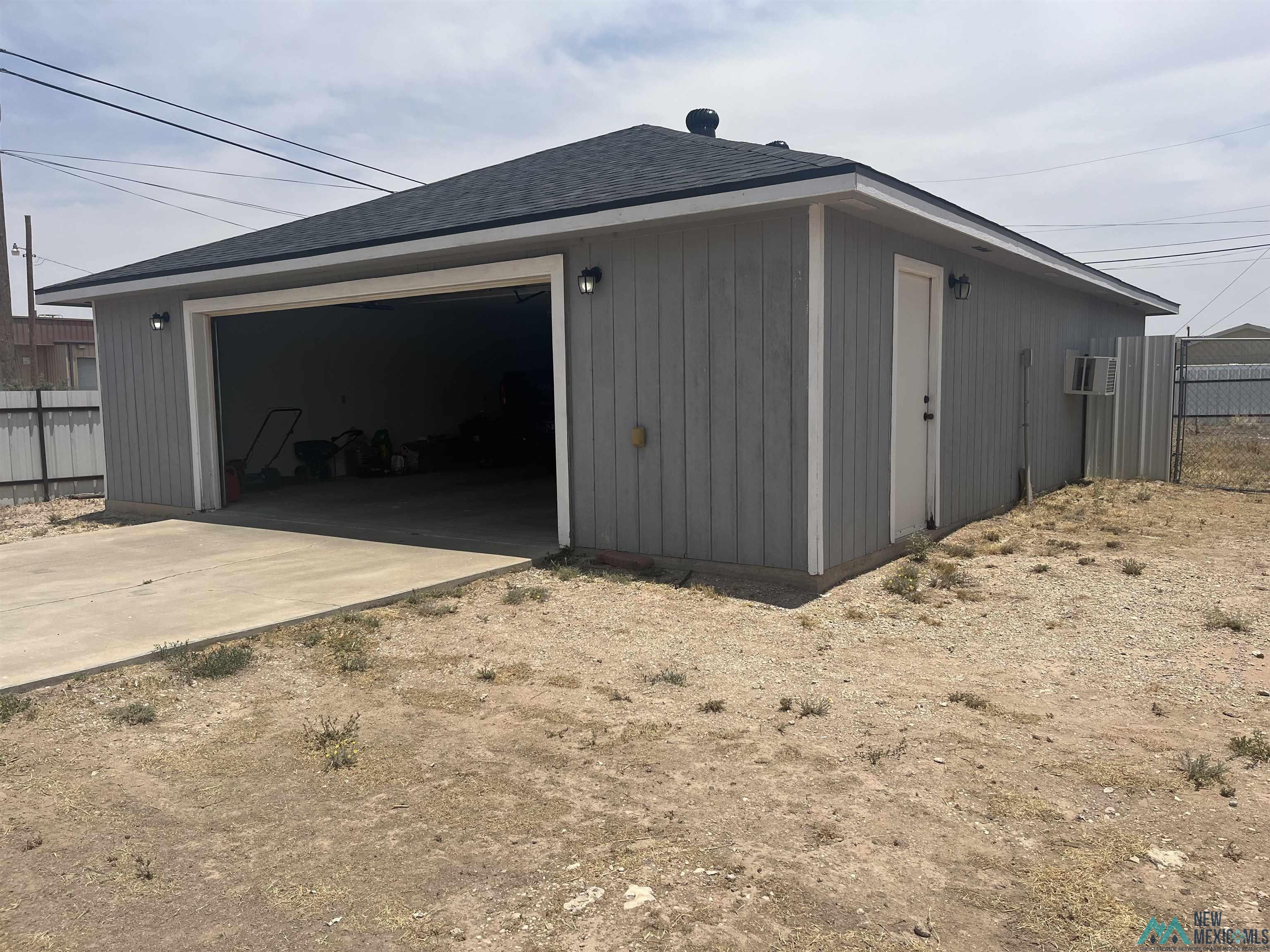 Carlsbad, New Mexico 88220, United States, 3 Bedrooms Bedrooms, ,2 BathroomsBathrooms,Residential,Pending,54569