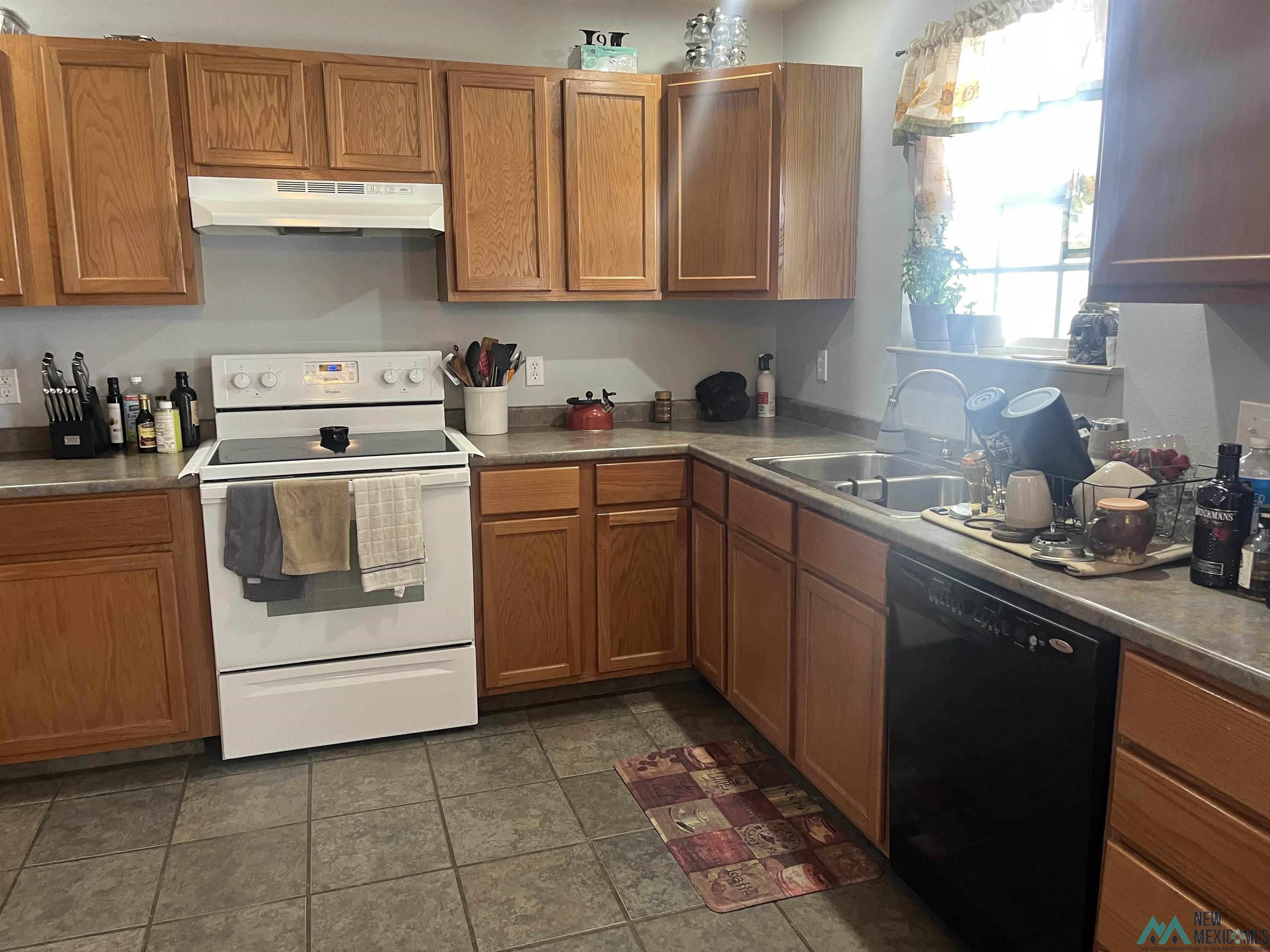 Carlsbad, New Mexico 88220, United States, 3 Bedrooms Bedrooms, ,2 BathroomsBathrooms,Residential,Pending,54569