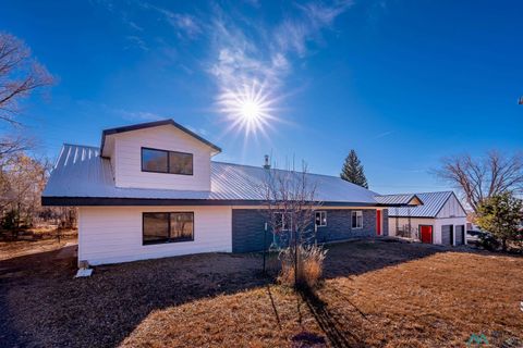 Homes For Sale - 1131 Lincoln Avenue<br/> Raton, NM 87740