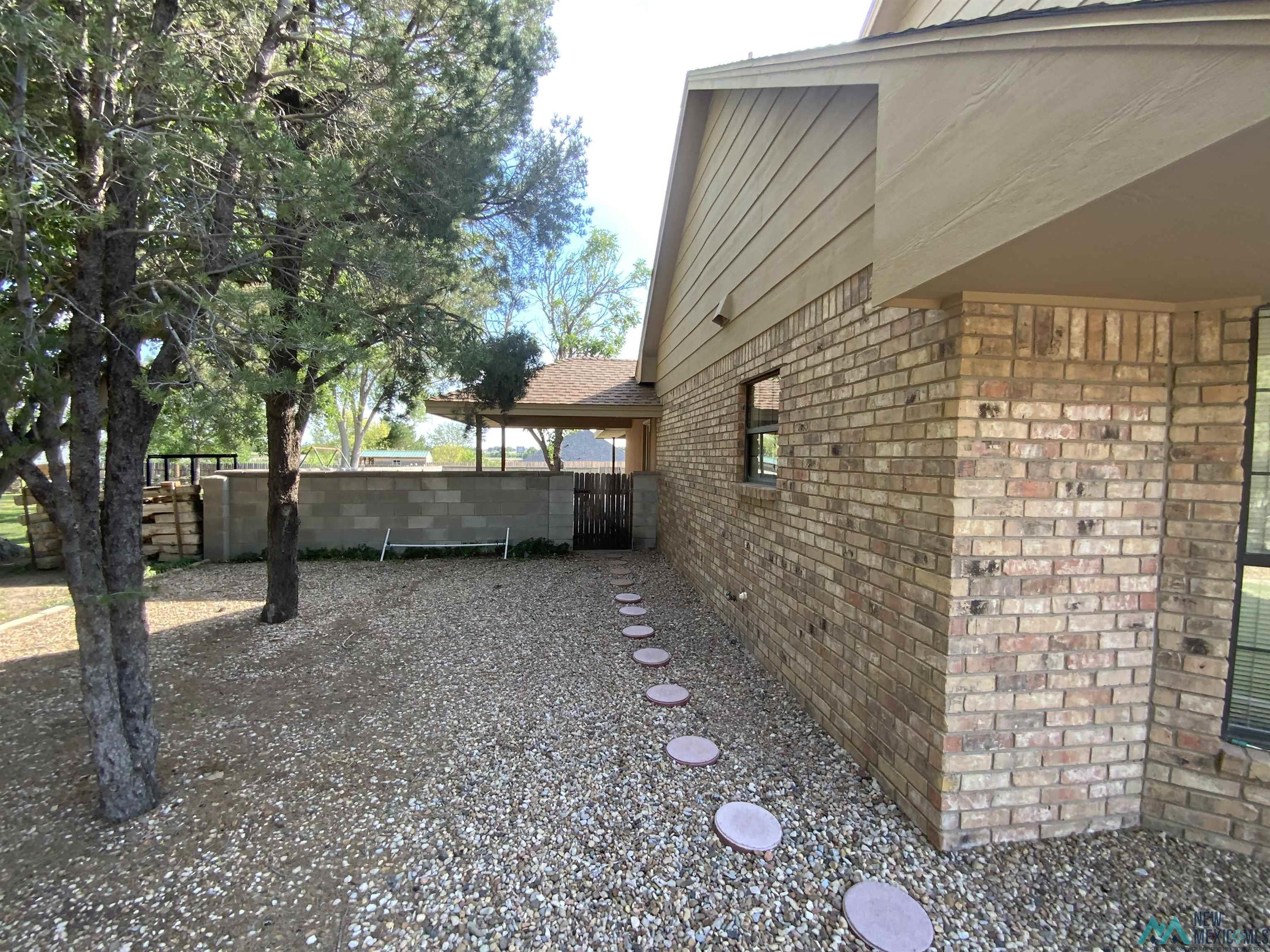 Roswell, New Mexico 88201, United States, 4 Bedrooms Bedrooms, ,3 BathroomsBathrooms,Residential,Pending,191565