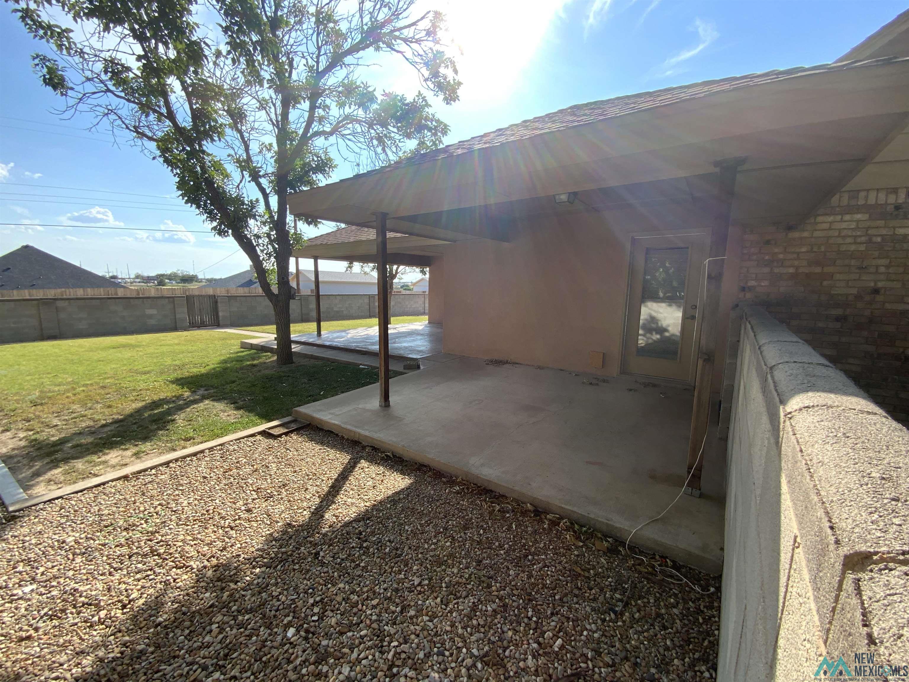 Roswell, New Mexico 88201, United States, 4 Bedrooms Bedrooms, ,3 BathroomsBathrooms,Residential,Pending,191565