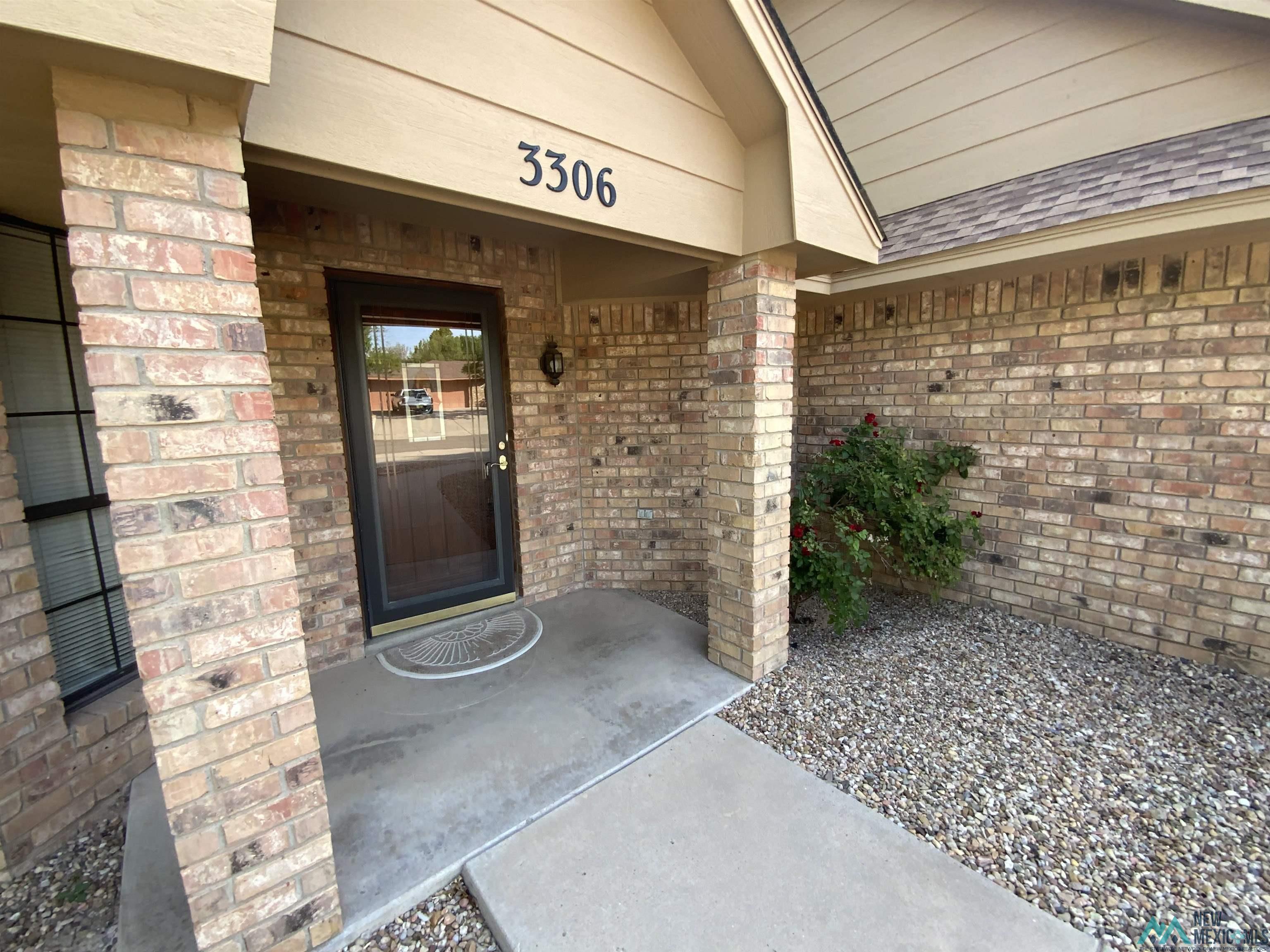 Roswell, New Mexico 88201, United States, 4 Bedrooms Bedrooms, ,3 BathroomsBathrooms,Residential,Pending,191565