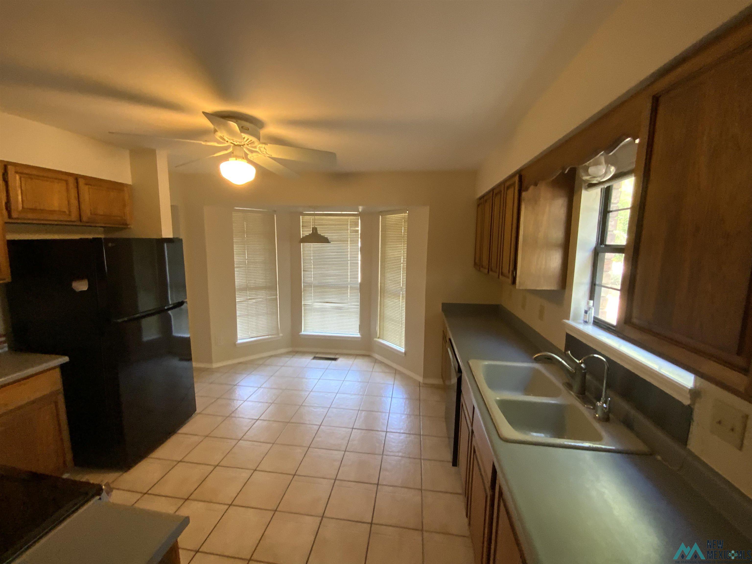 Roswell, New Mexico 88201, United States, 4 Bedrooms Bedrooms, ,3 BathroomsBathrooms,Residential,Pending,191565