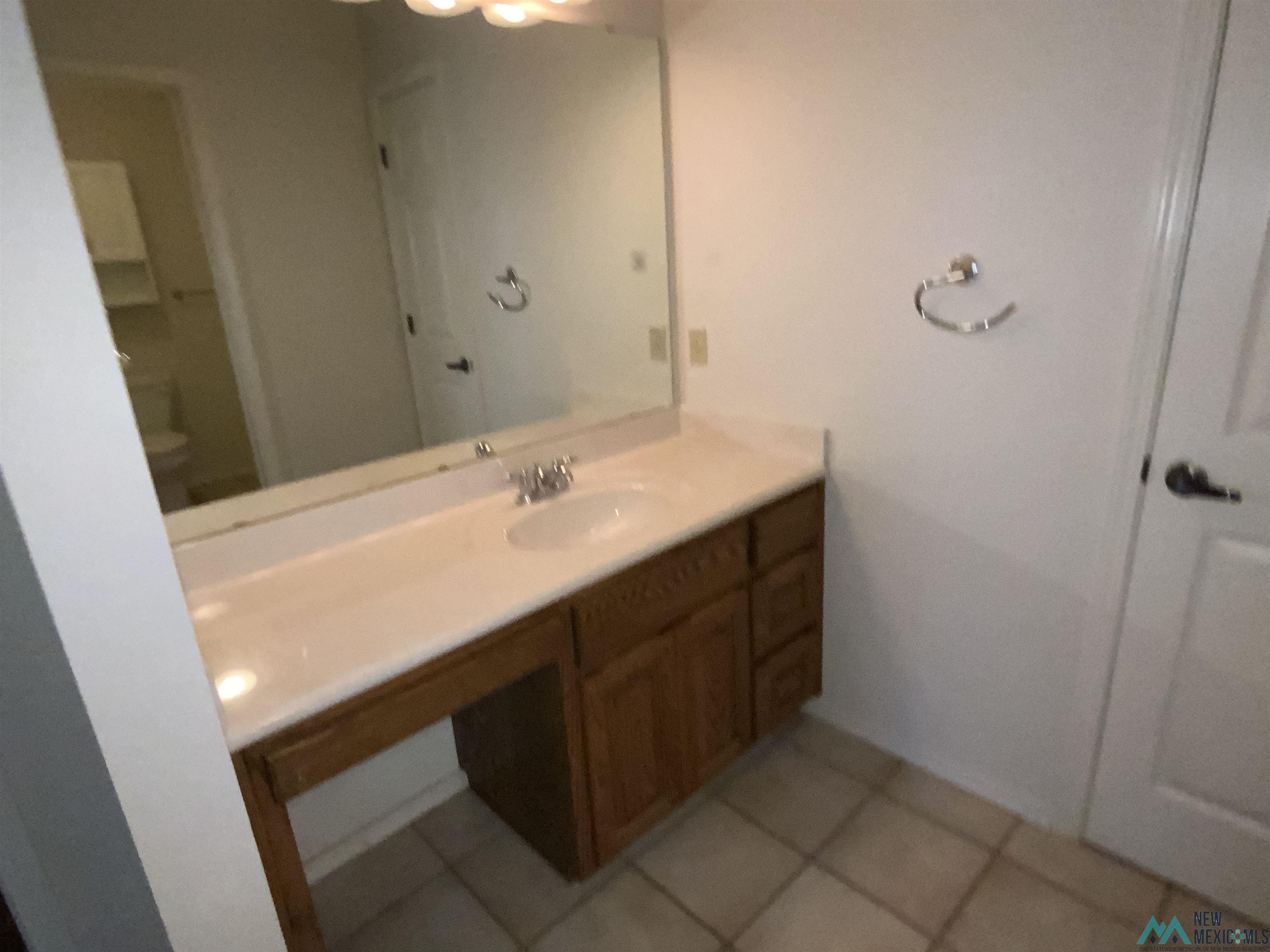 Roswell, New Mexico 88201, United States, 4 Bedrooms Bedrooms, ,3 BathroomsBathrooms,Residential,Pending,191565