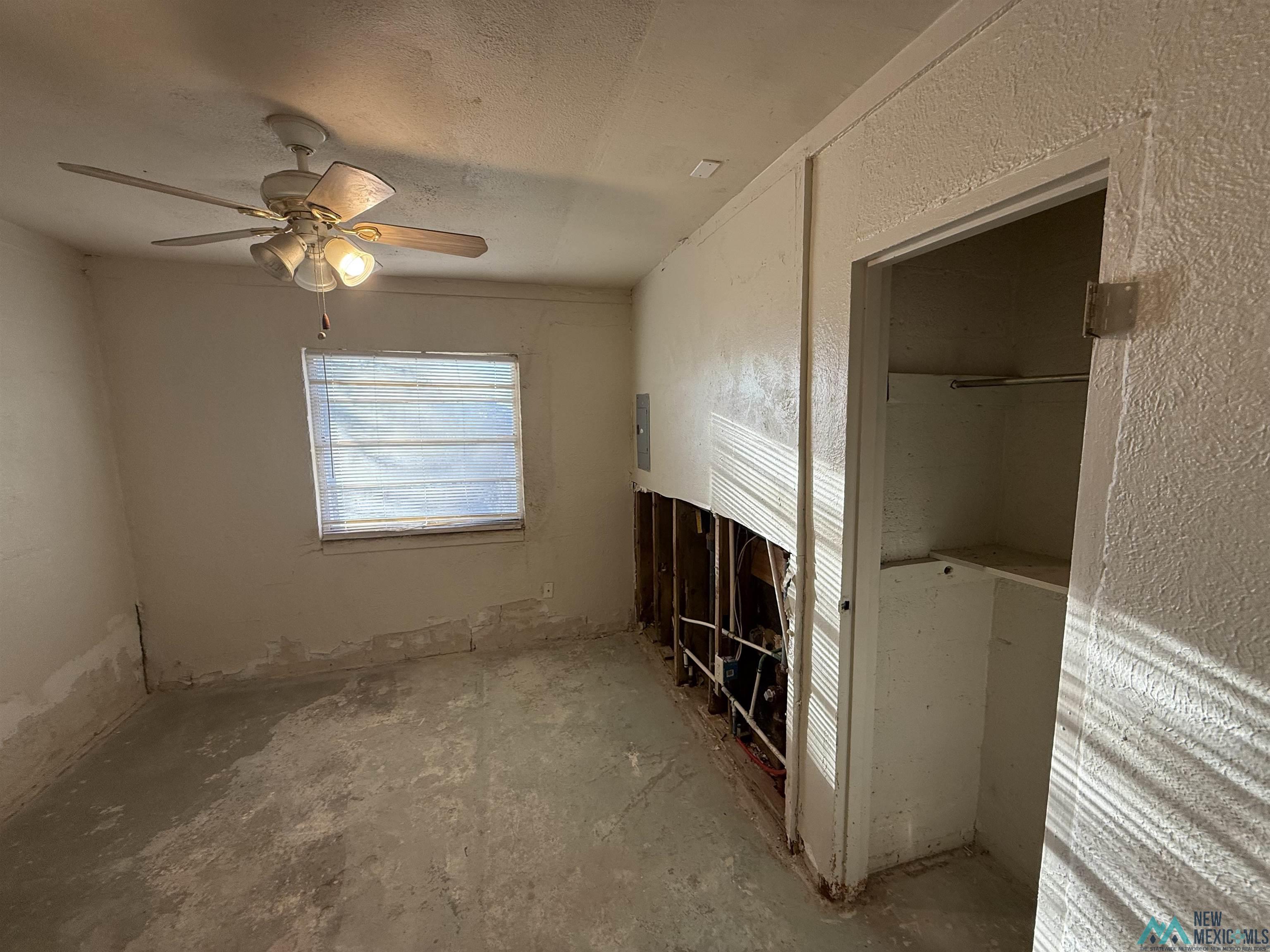 Roswell, New Mexico 88203, United States, 3 Bedrooms Bedrooms, ,1 BathroomBathrooms,Residential,Pending,242441