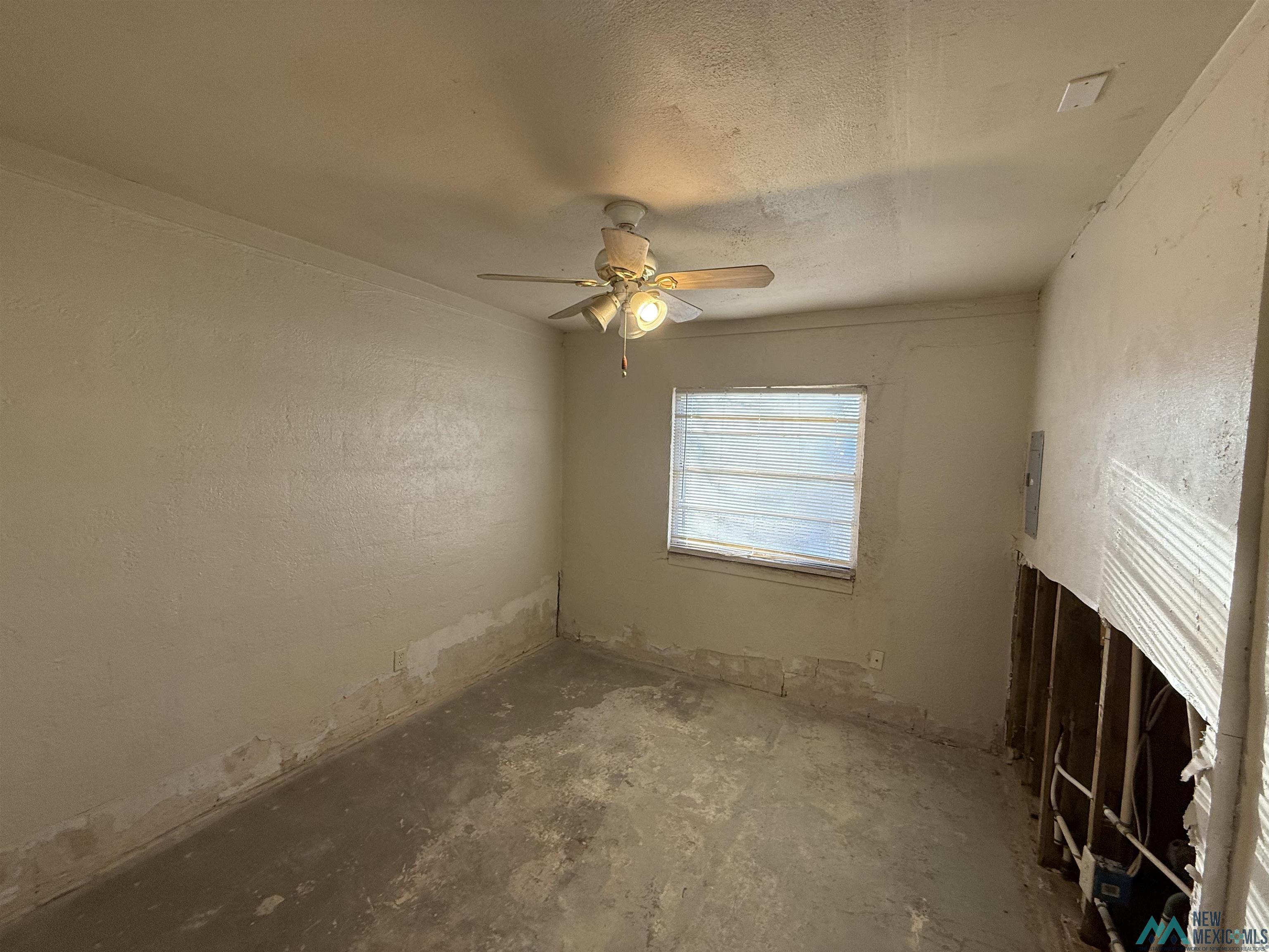 Roswell, New Mexico 88203, United States, 3 Bedrooms Bedrooms, ,1 BathroomBathrooms,Residential,Pending,242441