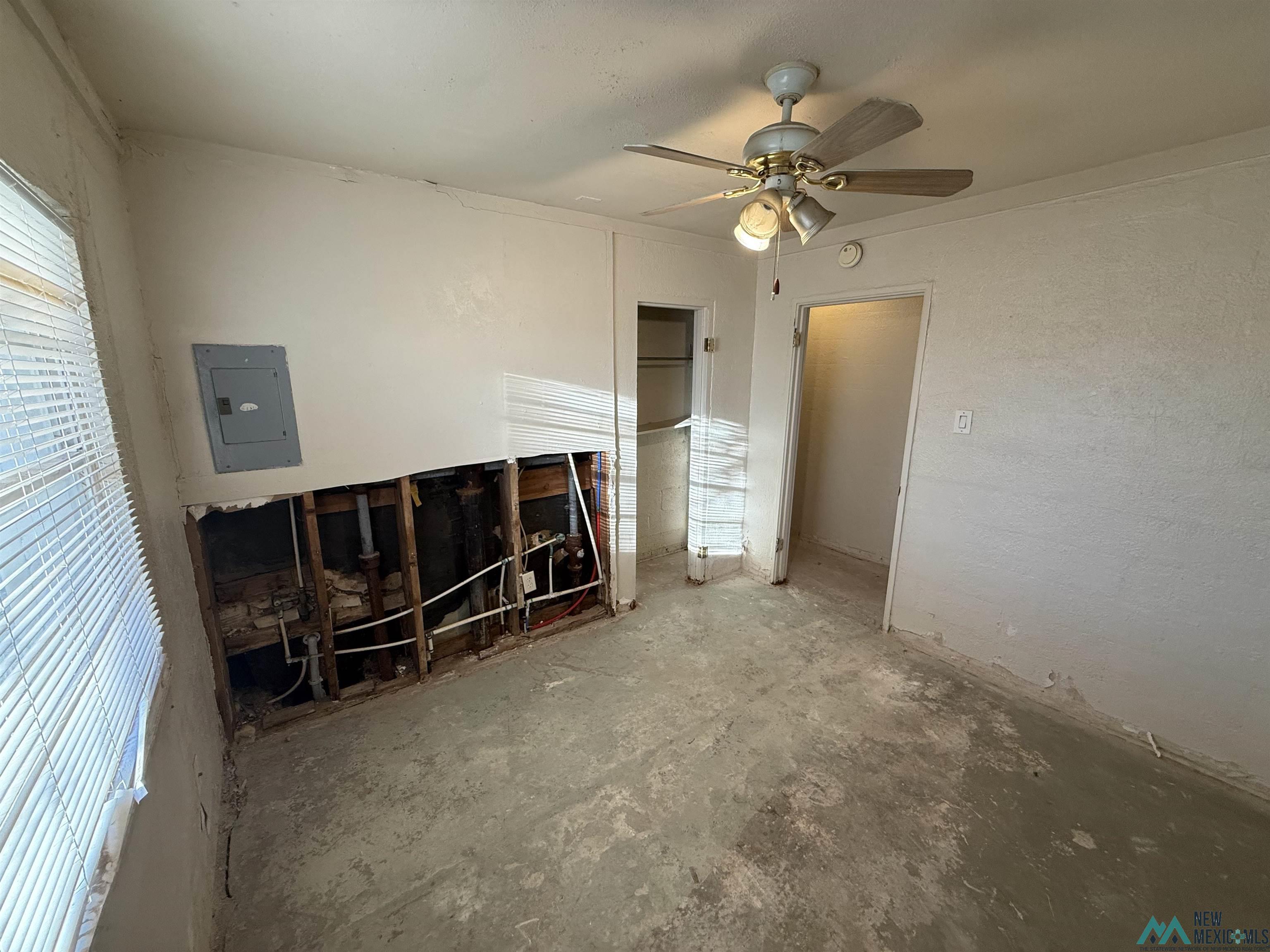 Roswell, New Mexico 88203, United States, 3 Bedrooms Bedrooms, ,1 BathroomBathrooms,Residential,Pending,242441