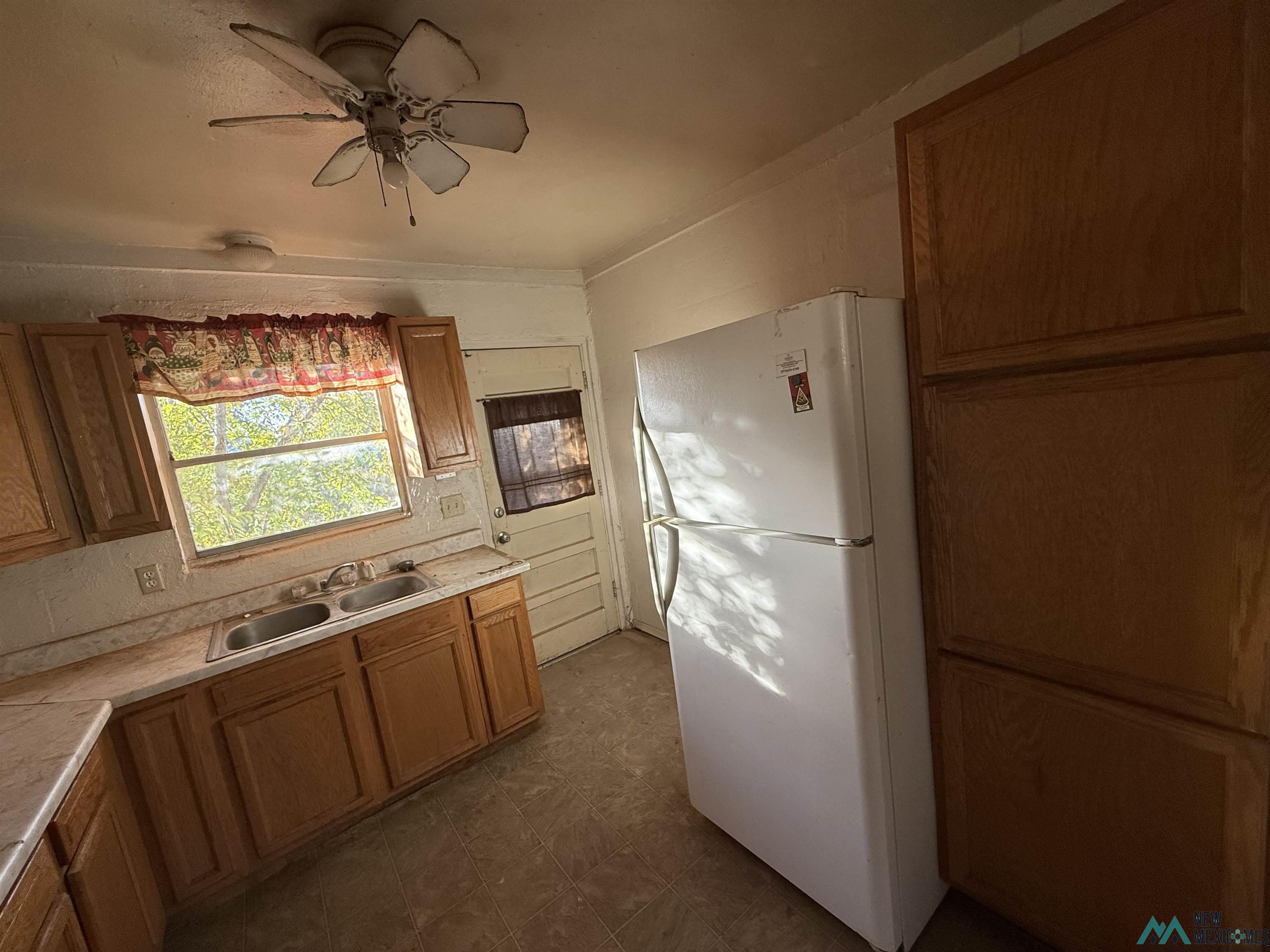 Roswell, New Mexico 88203, United States, 3 Bedrooms Bedrooms, ,1 BathroomBathrooms,Residential,Pending,242441