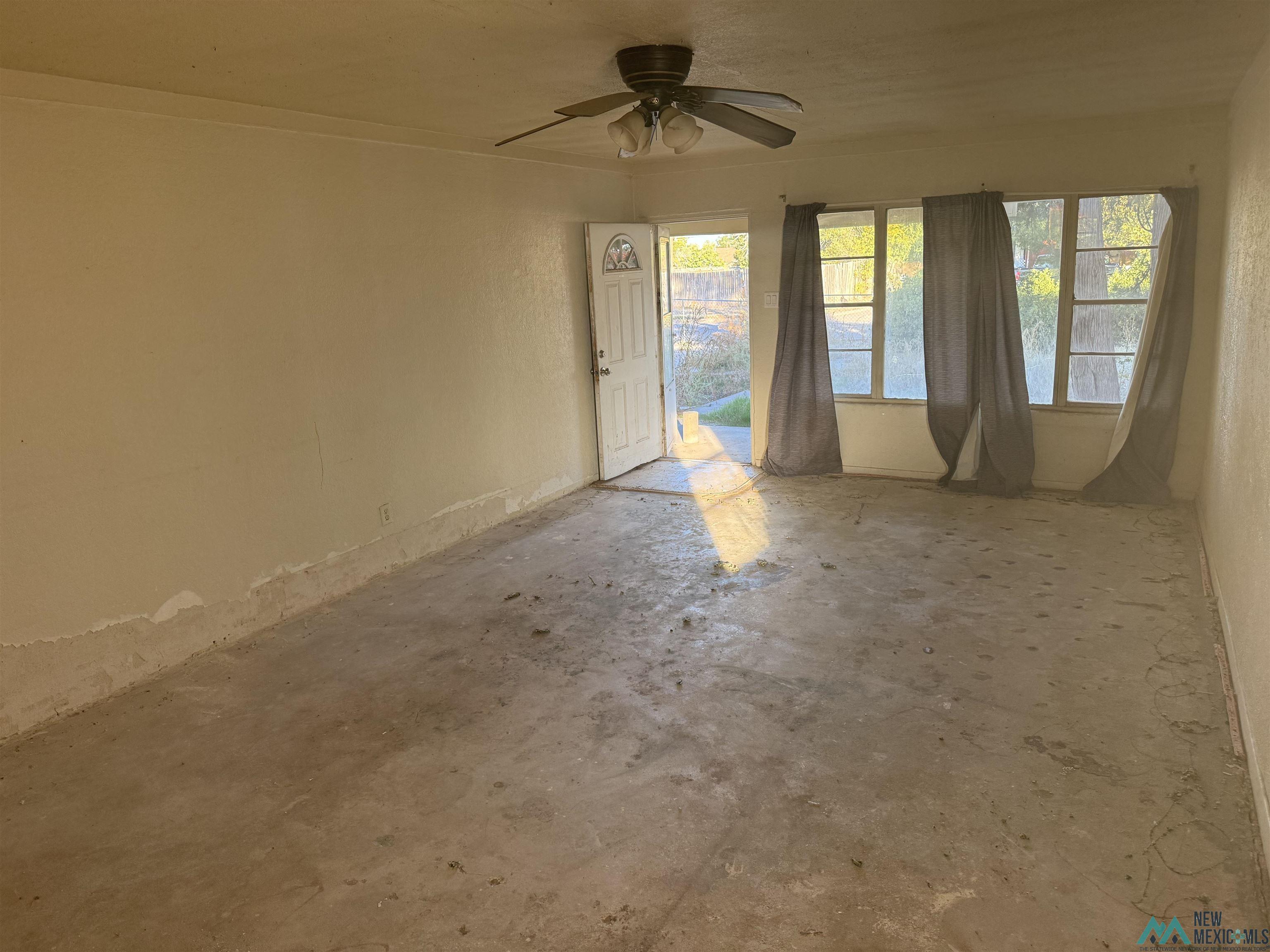 Roswell, New Mexico 88203, United States, 3 Bedrooms Bedrooms, ,1 BathroomBathrooms,Residential,Pending,242441