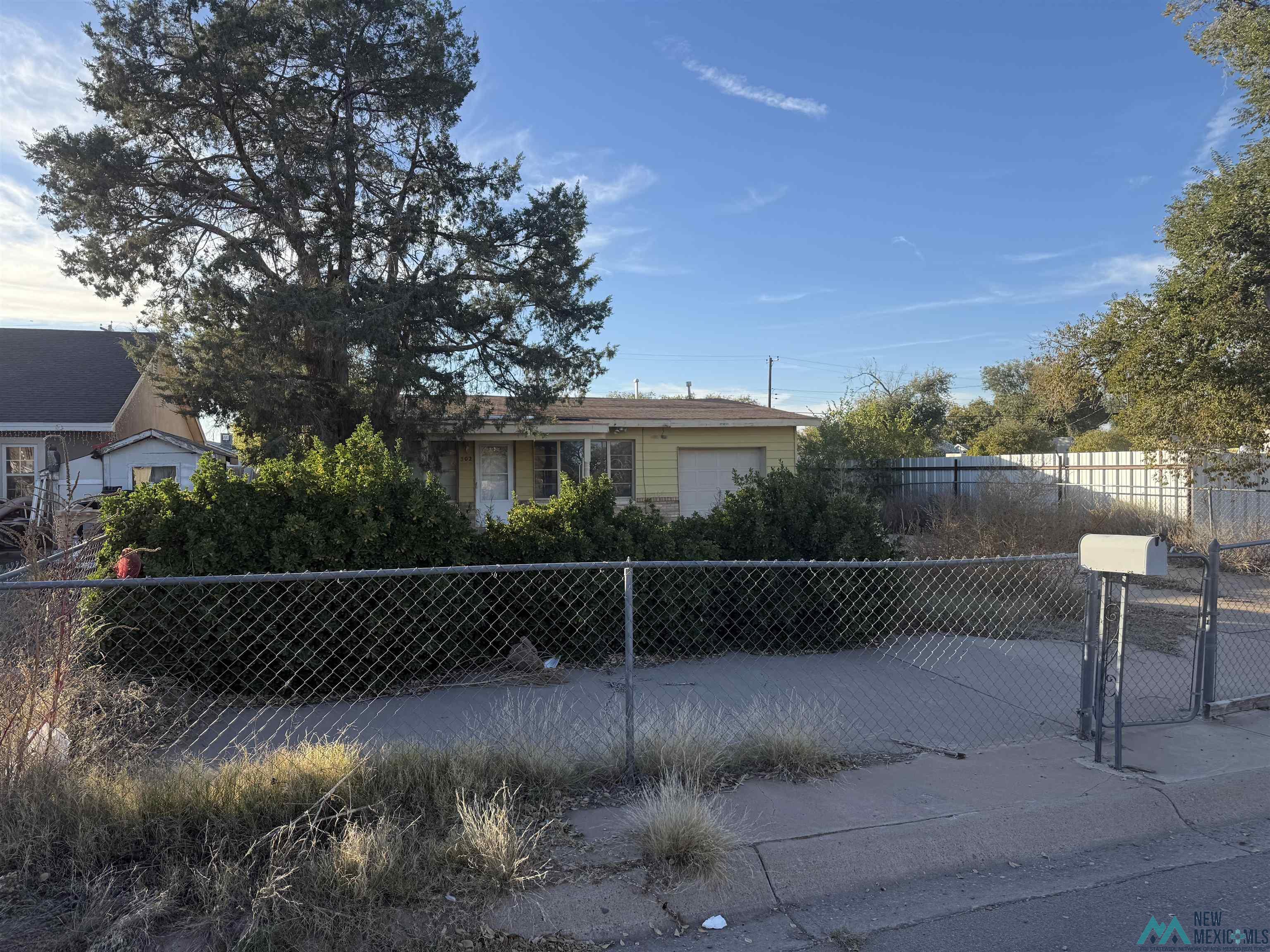 Roswell, New Mexico 88203, United States, 3 Bedrooms Bedrooms, ,1 BathroomBathrooms,Residential,Pending,242441