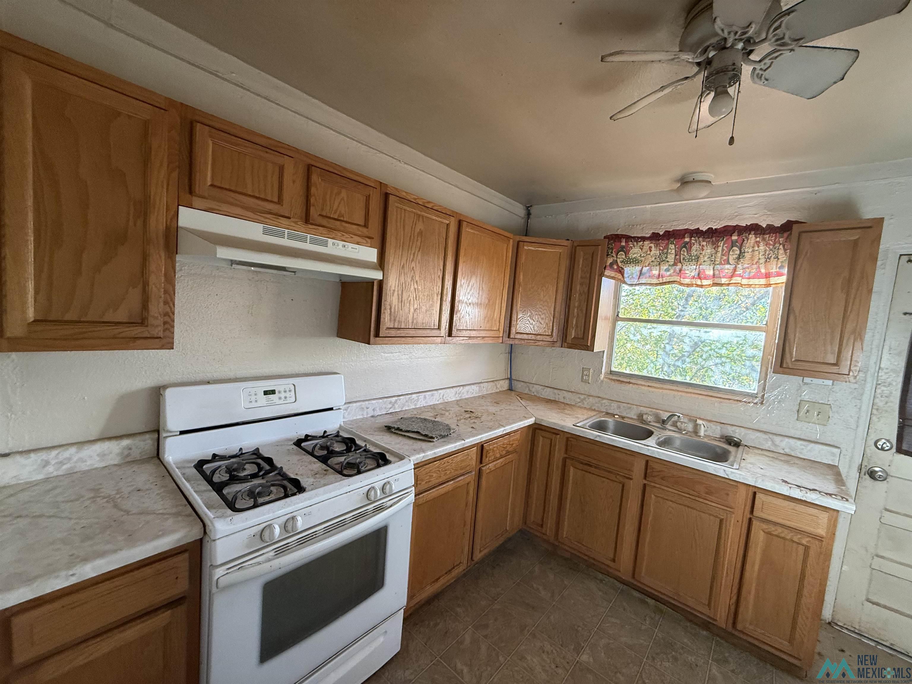 Roswell, New Mexico 88203, United States, 3 Bedrooms Bedrooms, ,1 BathroomBathrooms,Residential,Pending,242441