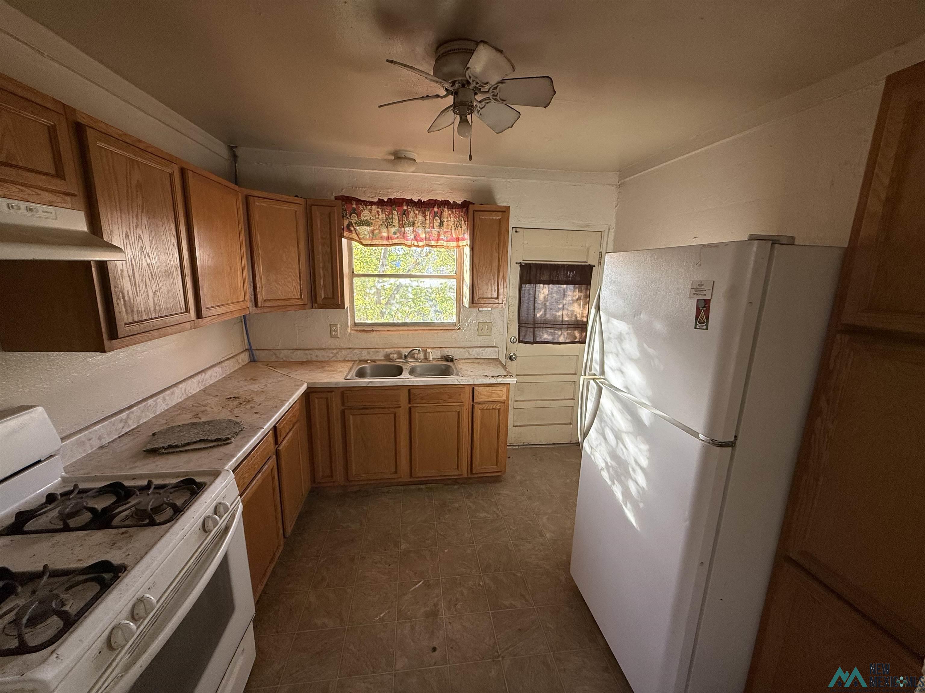 Roswell, New Mexico 88203, United States, 3 Bedrooms Bedrooms, ,1 BathroomBathrooms,Residential,Pending,242441