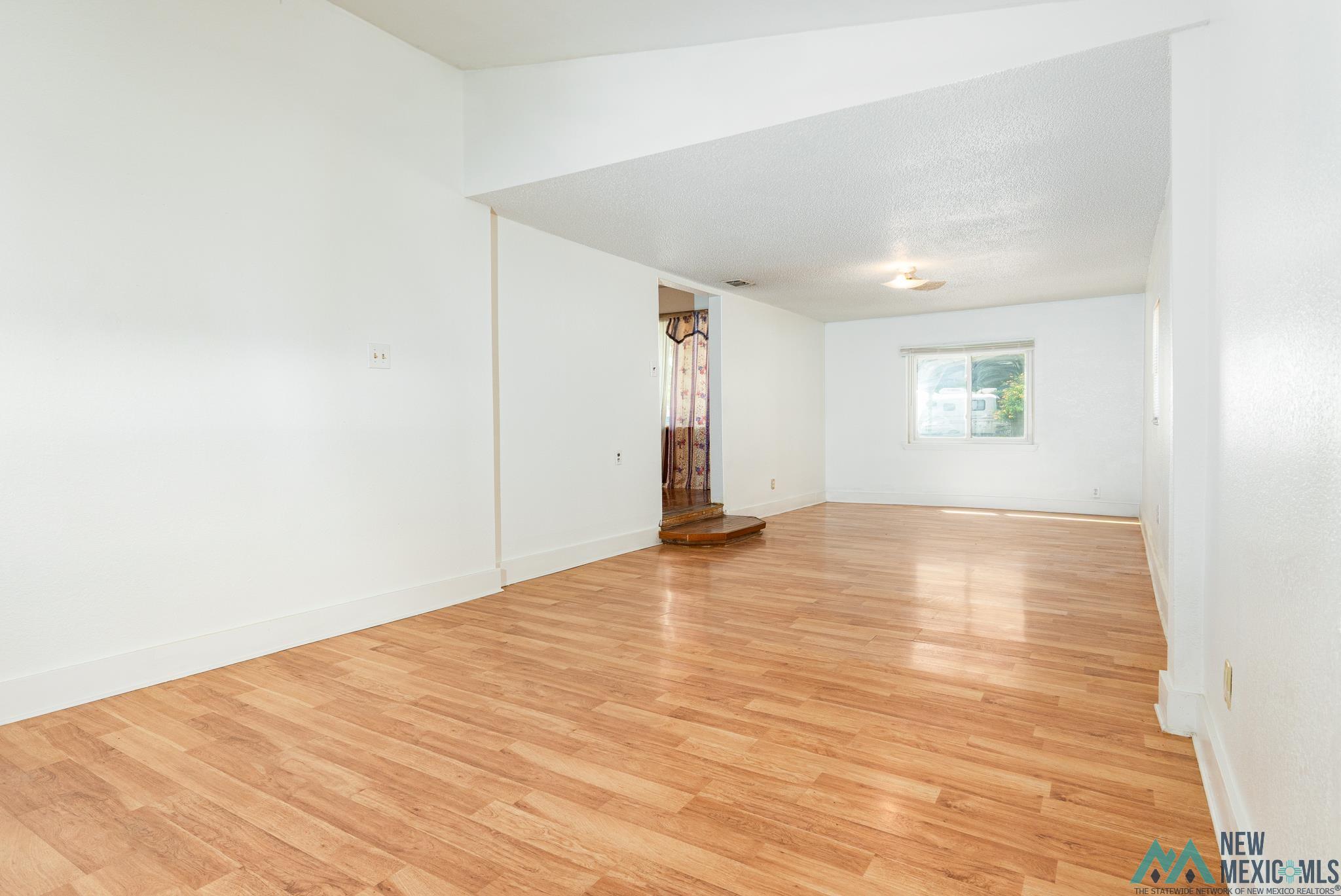 Portales, New Mexico 88130, United States, 3 Bedrooms Bedrooms, ,2 BathroomsBathrooms,Residential,Active,187673