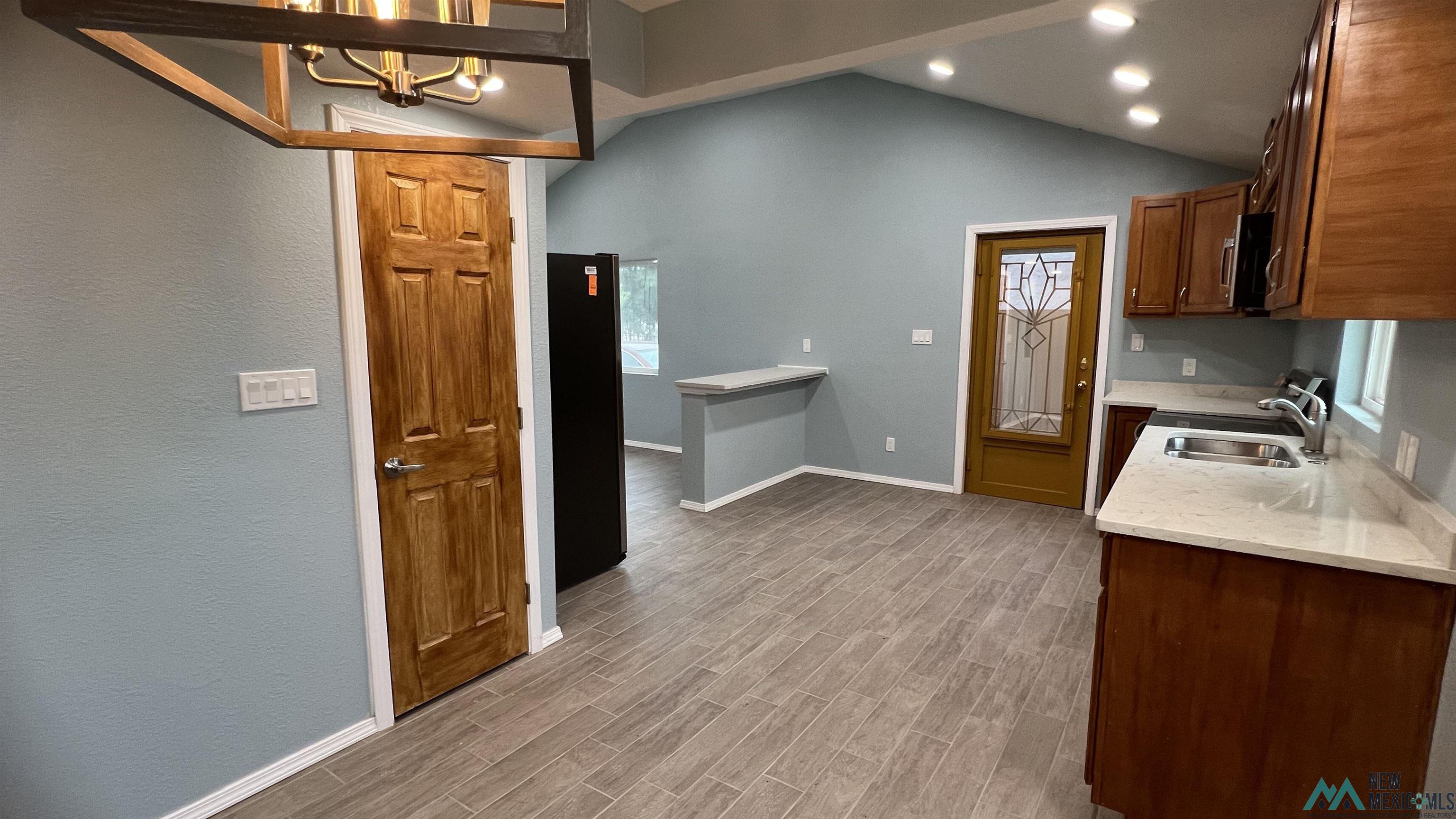 1007 W 8th Street, Roswell, Texas image 9
