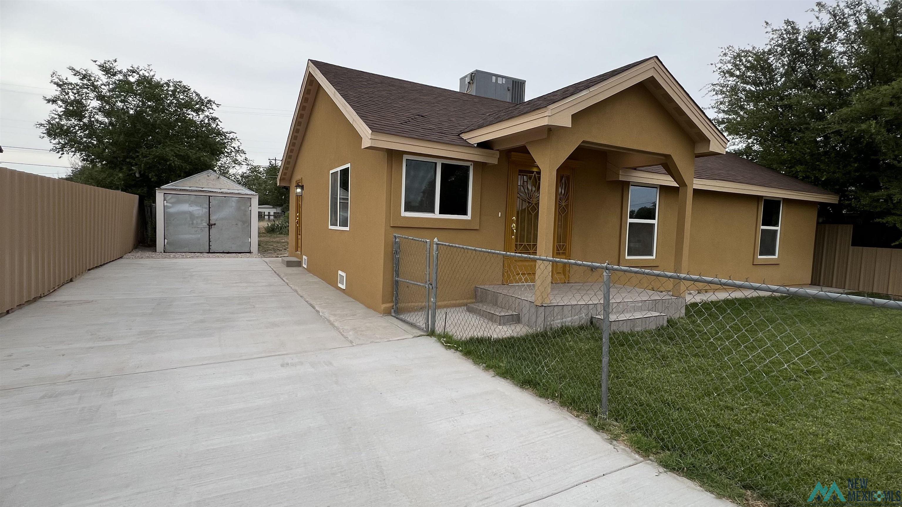 1007 W 8th Street, Roswell, Texas image 2