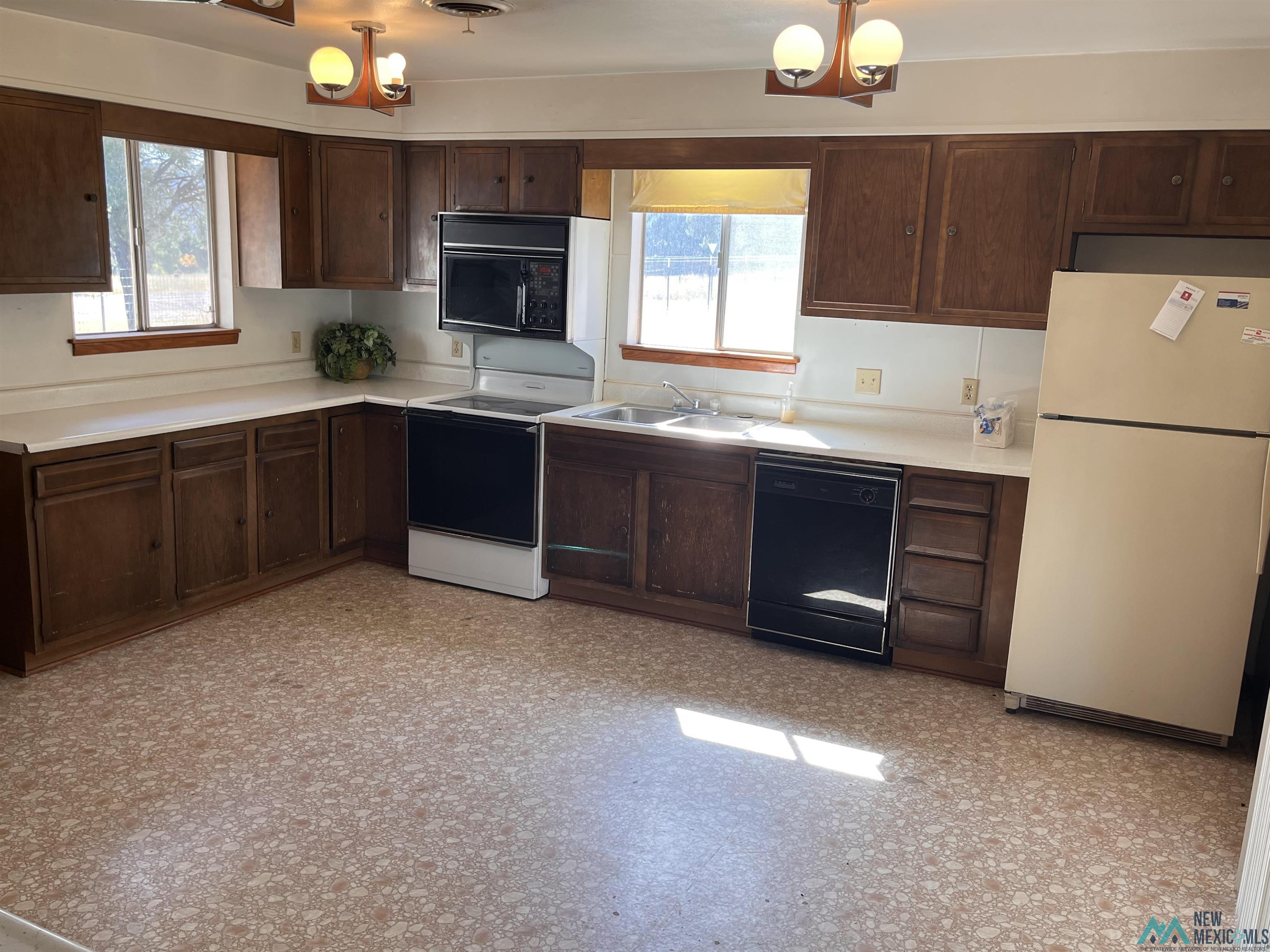 19 Dora Avenue, Reserve, New Mexico image 22