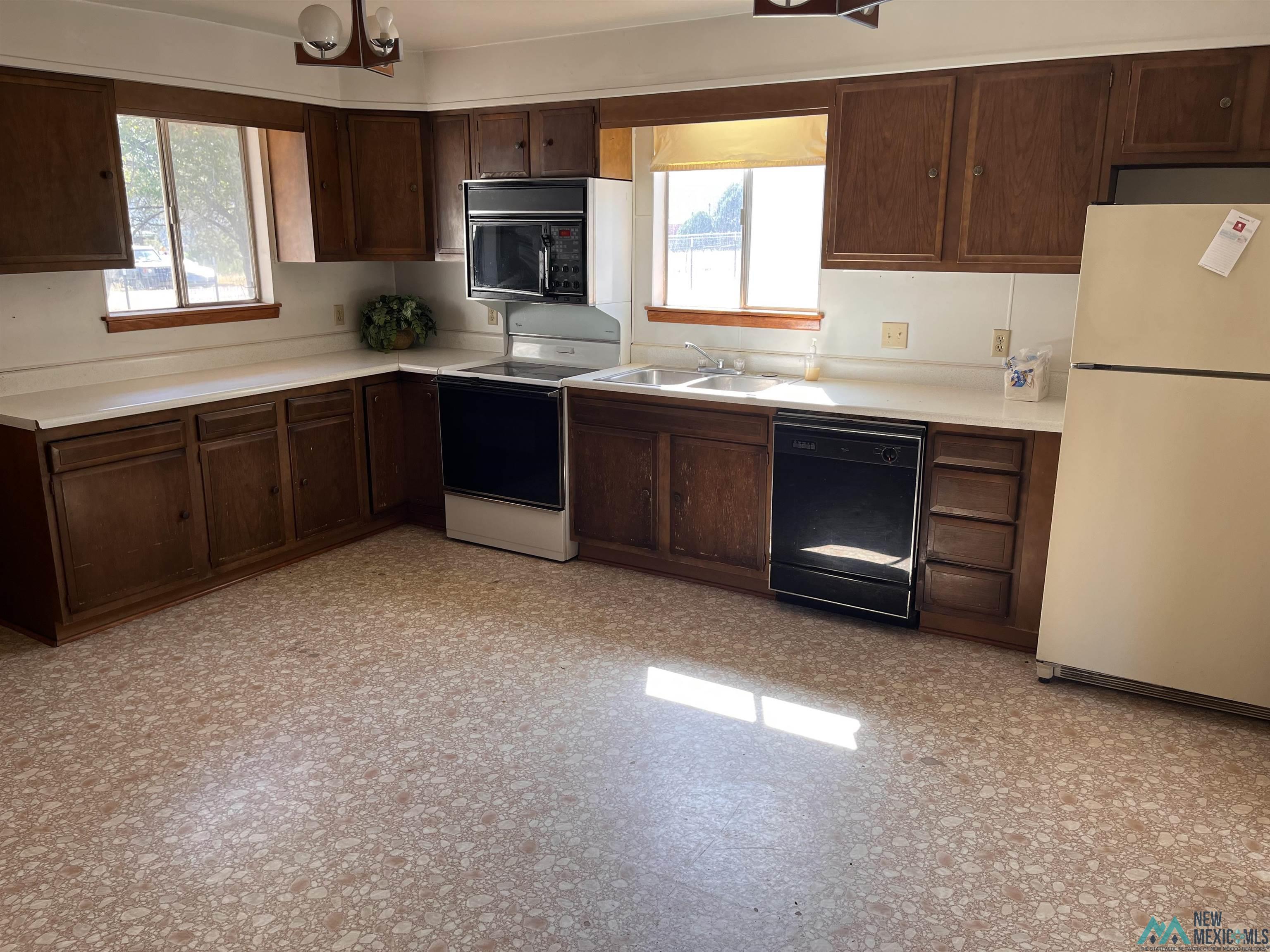 19 Dora Avenue, Reserve, New Mexico image 7