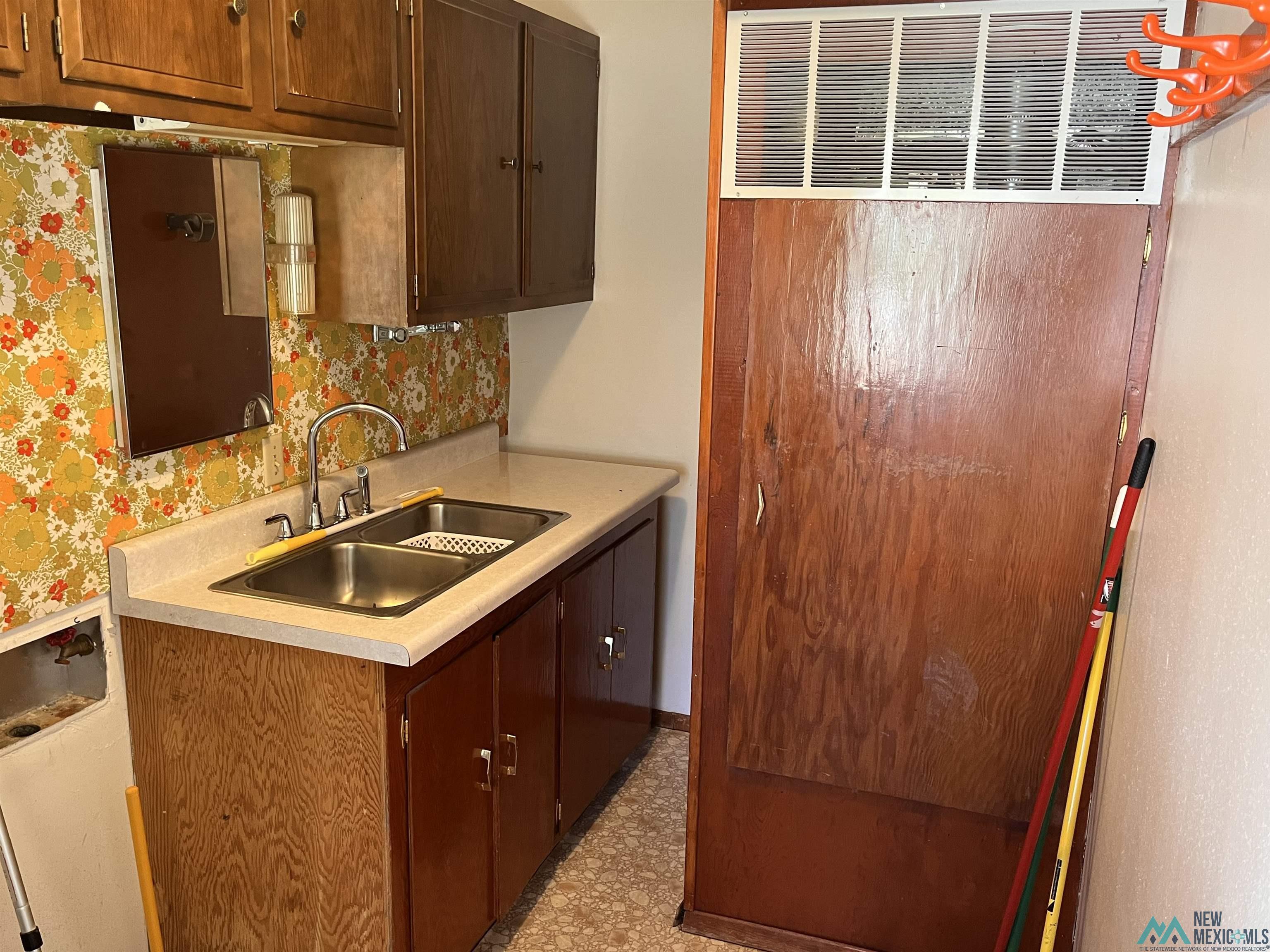 19 Dora Avenue, Reserve, New Mexico image 21