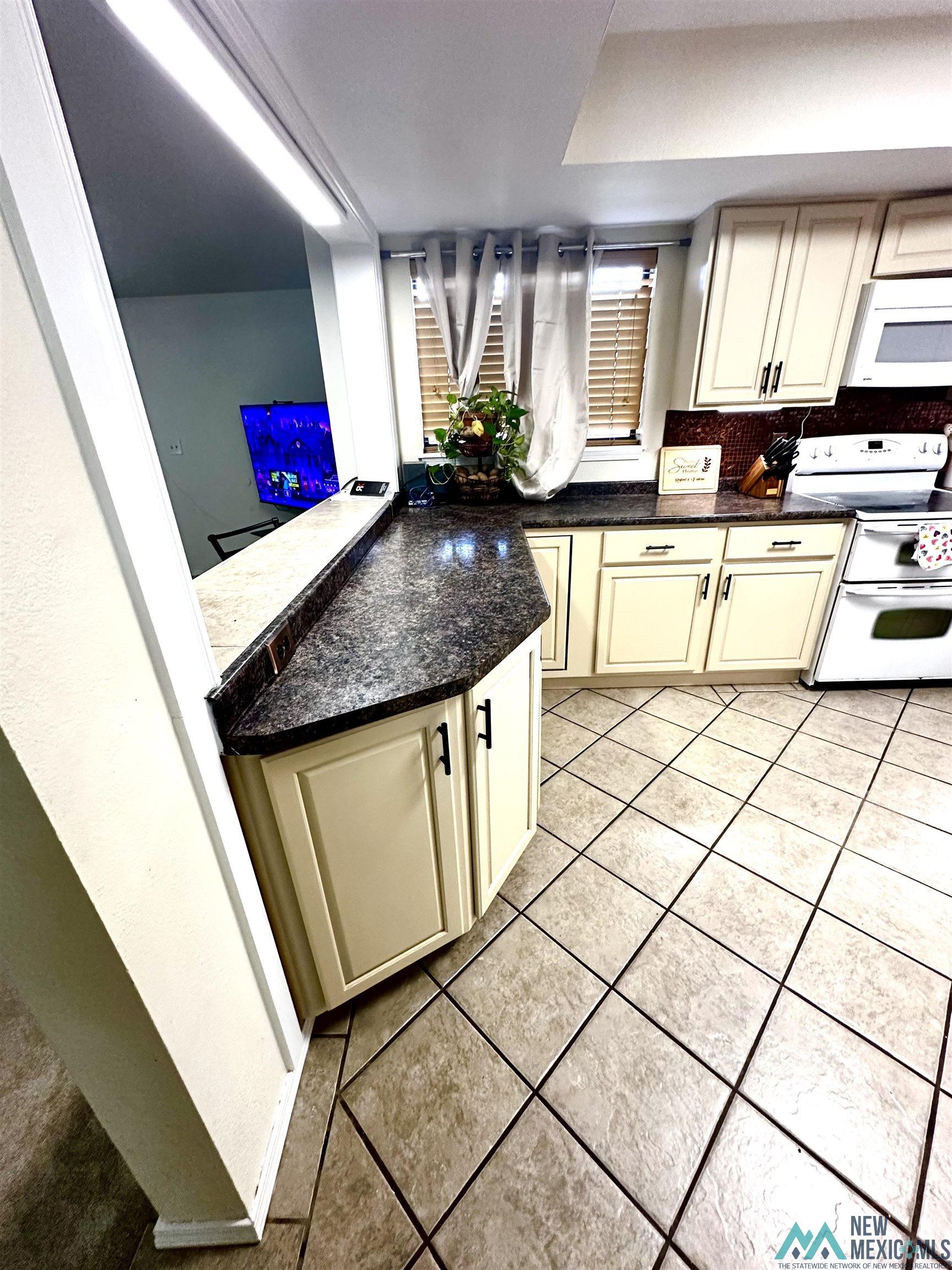 2110 W Bullock Avenue, Artesia, Texas image 6