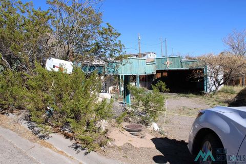 Homes For Sale - 825 W 4th Avenue<br/> Truth Or Consequences, NM 87901