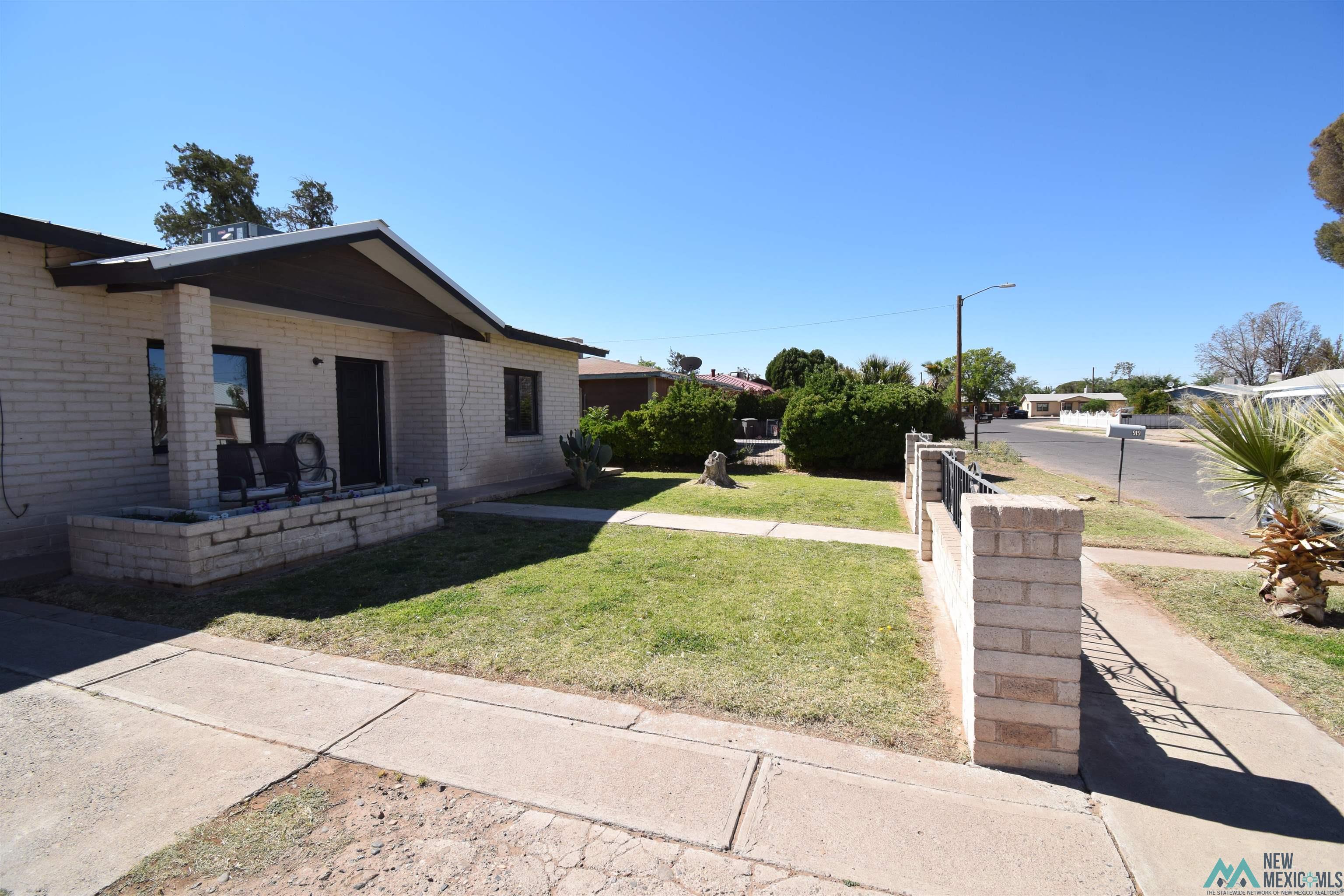 919 Blue Bonnet Dr, Deming, Texas image 3