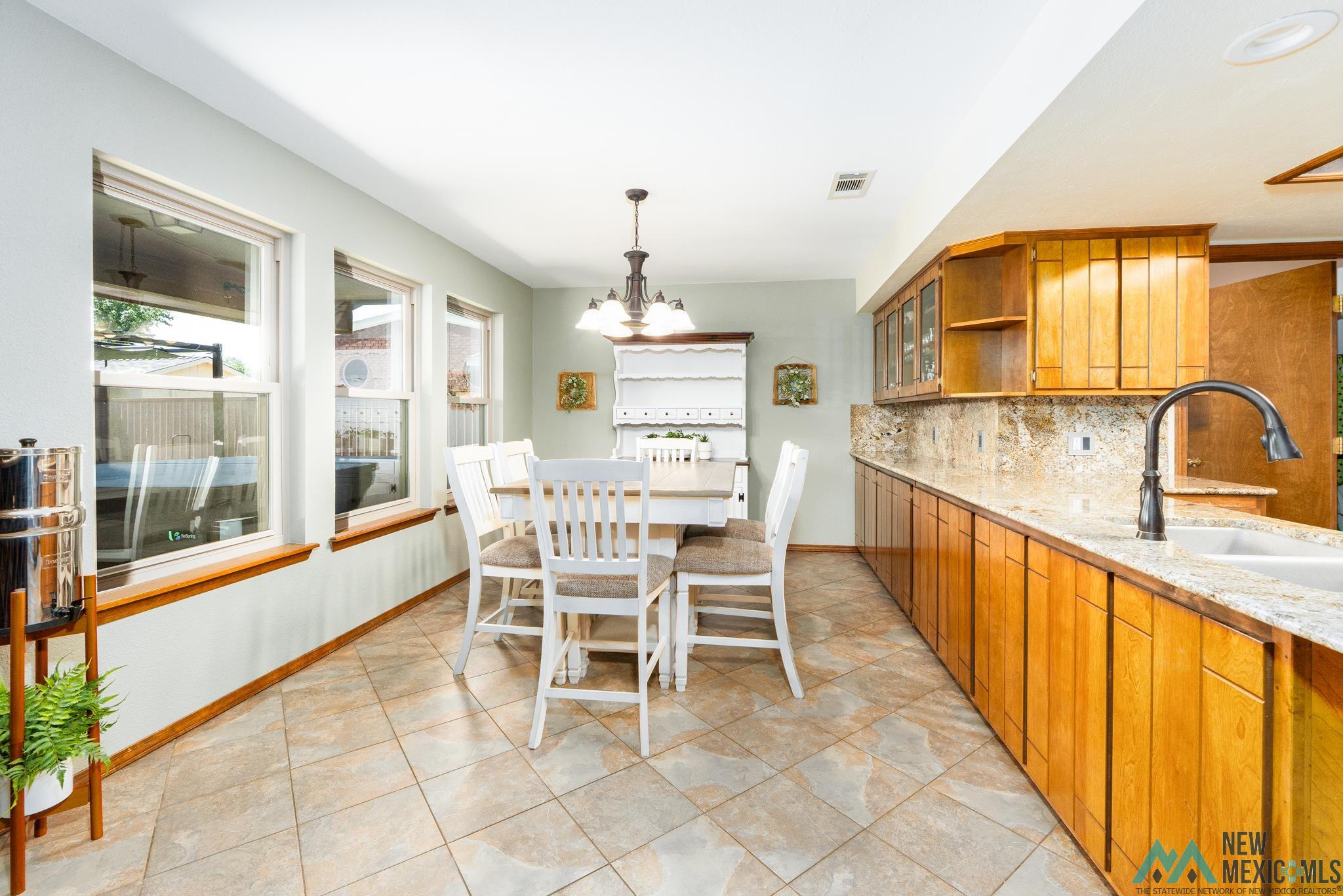 Clovis, New Mexico 88101, United States, 3 Bedrooms Bedrooms, ,2 BathroomsBathrooms,Residential,Active,205101