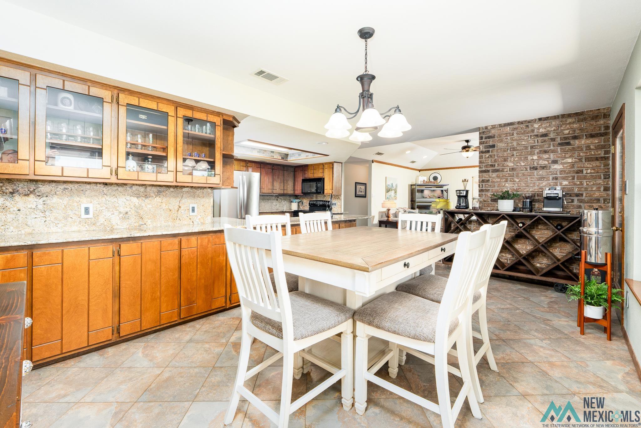 Clovis, New Mexico 88101, United States, 3 Bedrooms Bedrooms, ,2 BathroomsBathrooms,Residential,Active,205101