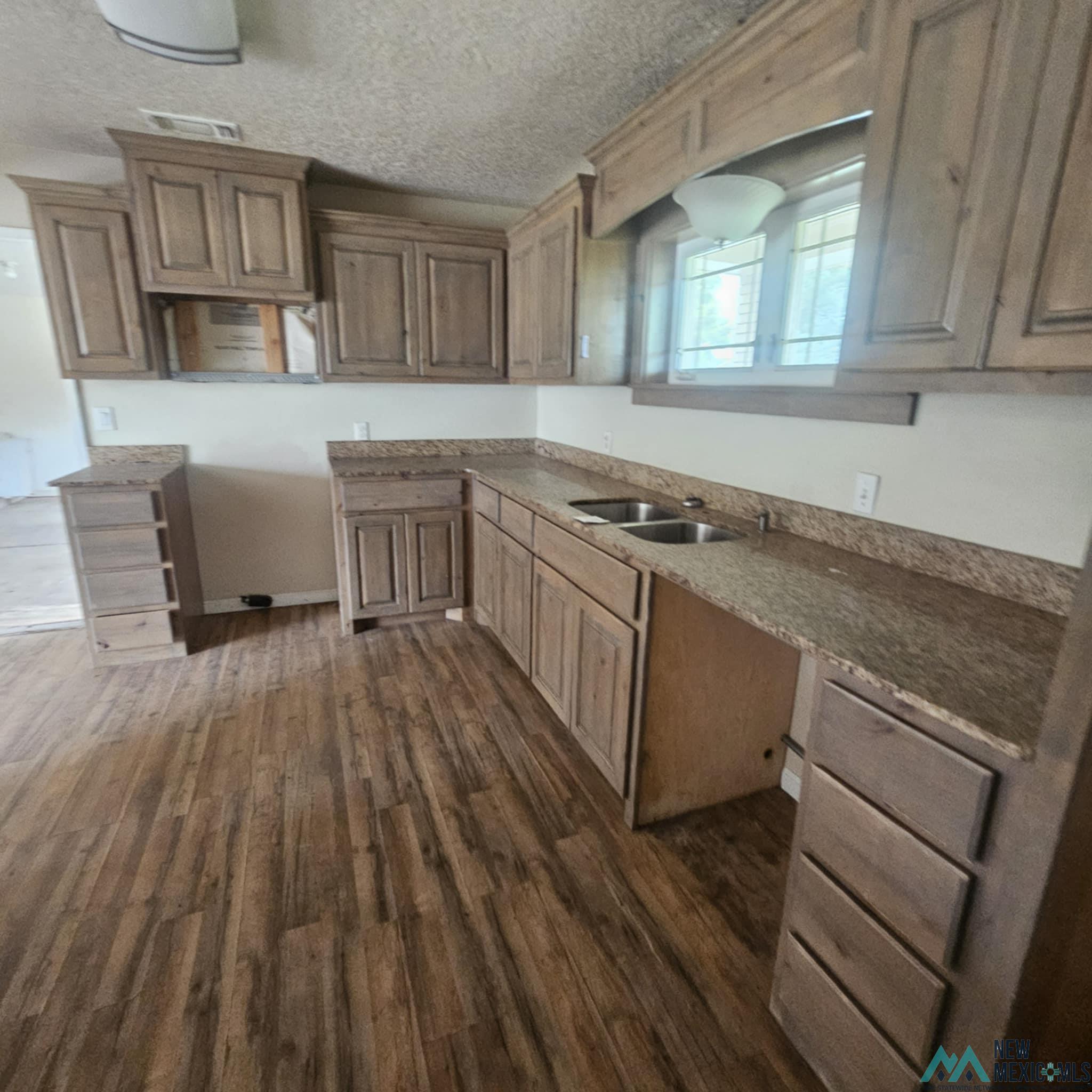 Clovis, New Mexico 88101, United States, 4 Bedrooms Bedrooms, ,2 BathroomsBathrooms,Residential,Active,216353