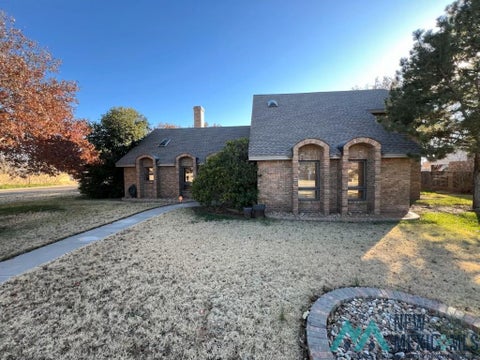 Homes For Sale - 320 E 17th Lane<br/> Roosevelt County, Portales, NM 88130