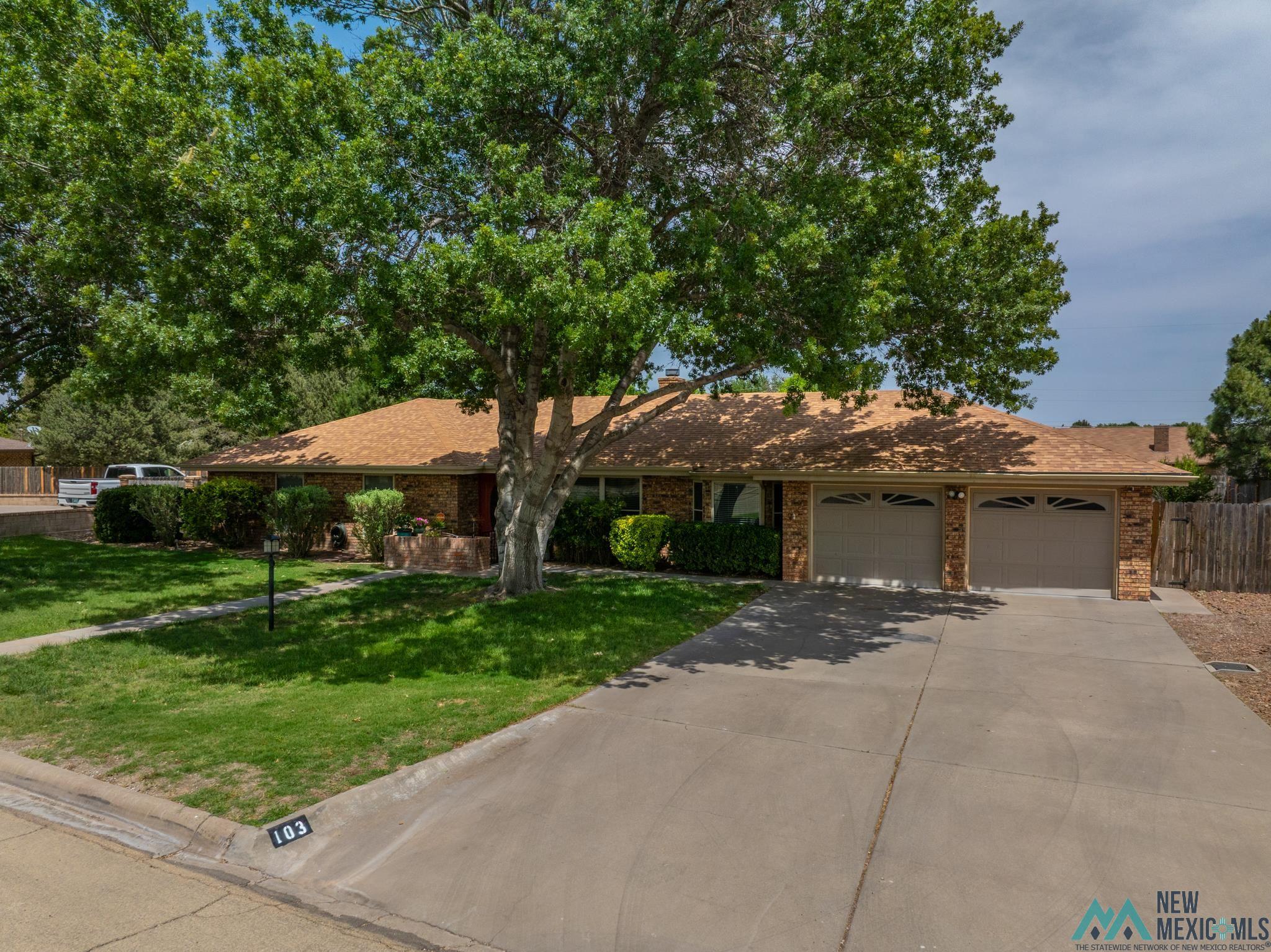 103 Three Cross Drive, Roswell, Texas image 4