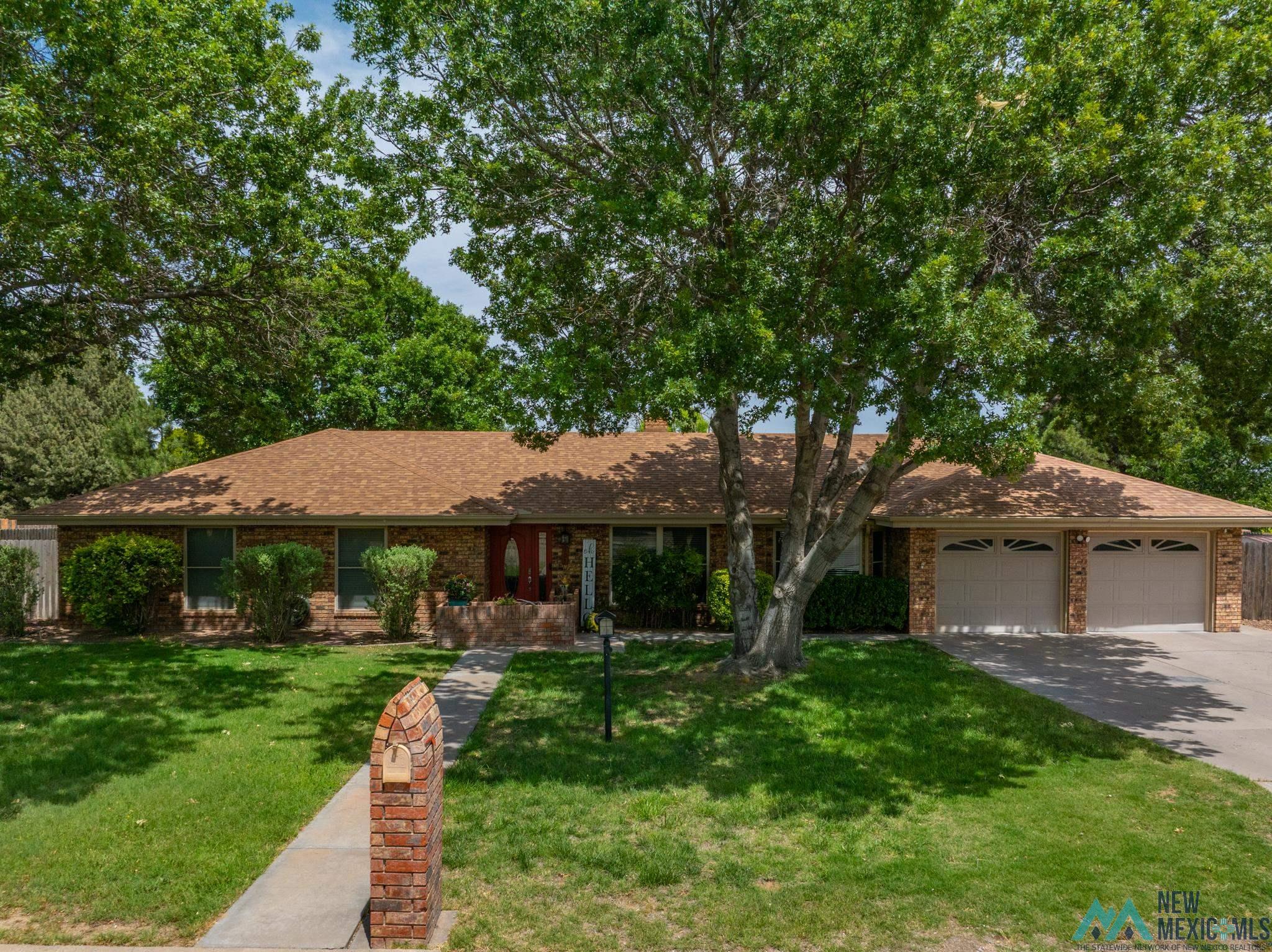 103 Three Cross Drive, Roswell, Texas image 2