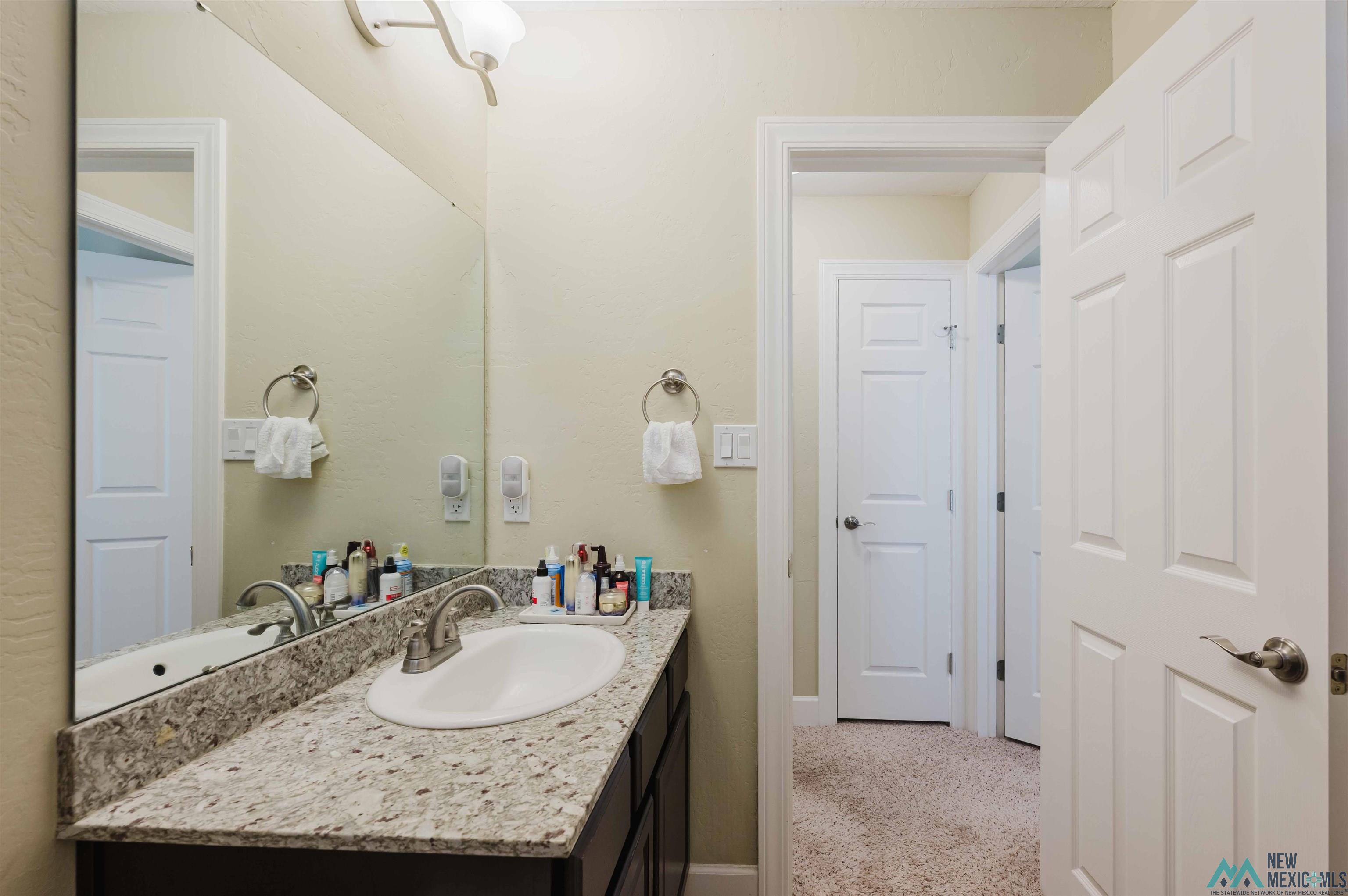 34 Holly Loop, Roswell, Texas image 30
