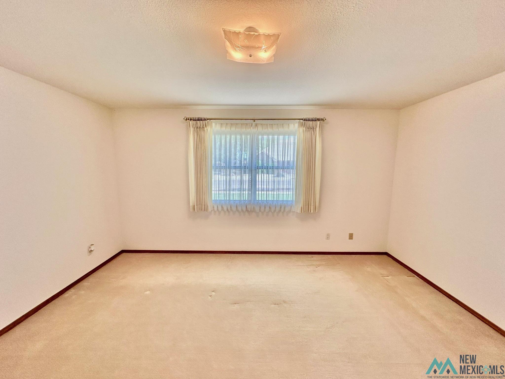 12 Stephens Circle, Roswell, Texas image 4