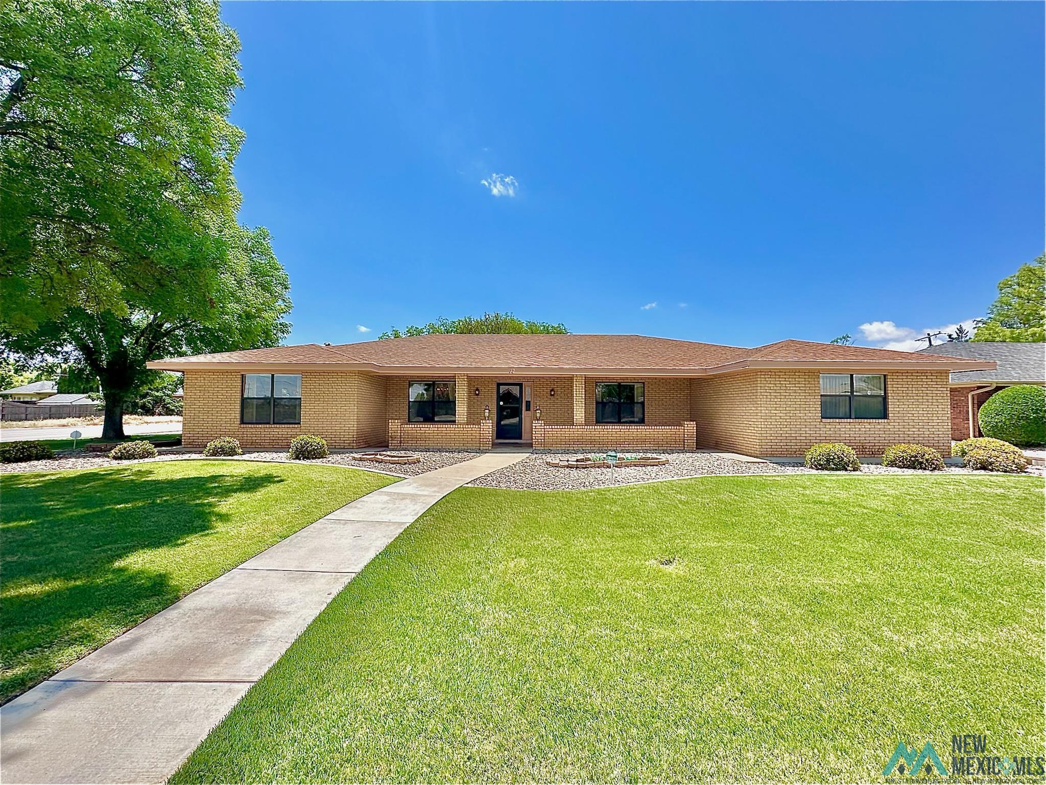 12 Stephens Circle, Roswell, Texas image 1