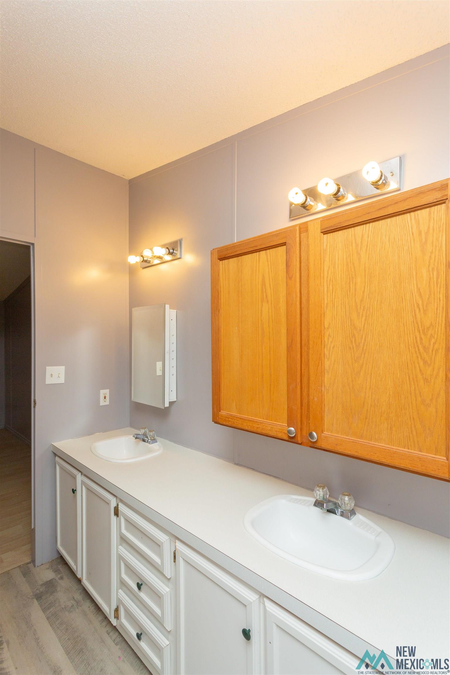 Artesia, New Mexico 88210, United States, 4 Bedrooms Bedrooms, ,3 BathroomsBathrooms,Residential,Active,210144