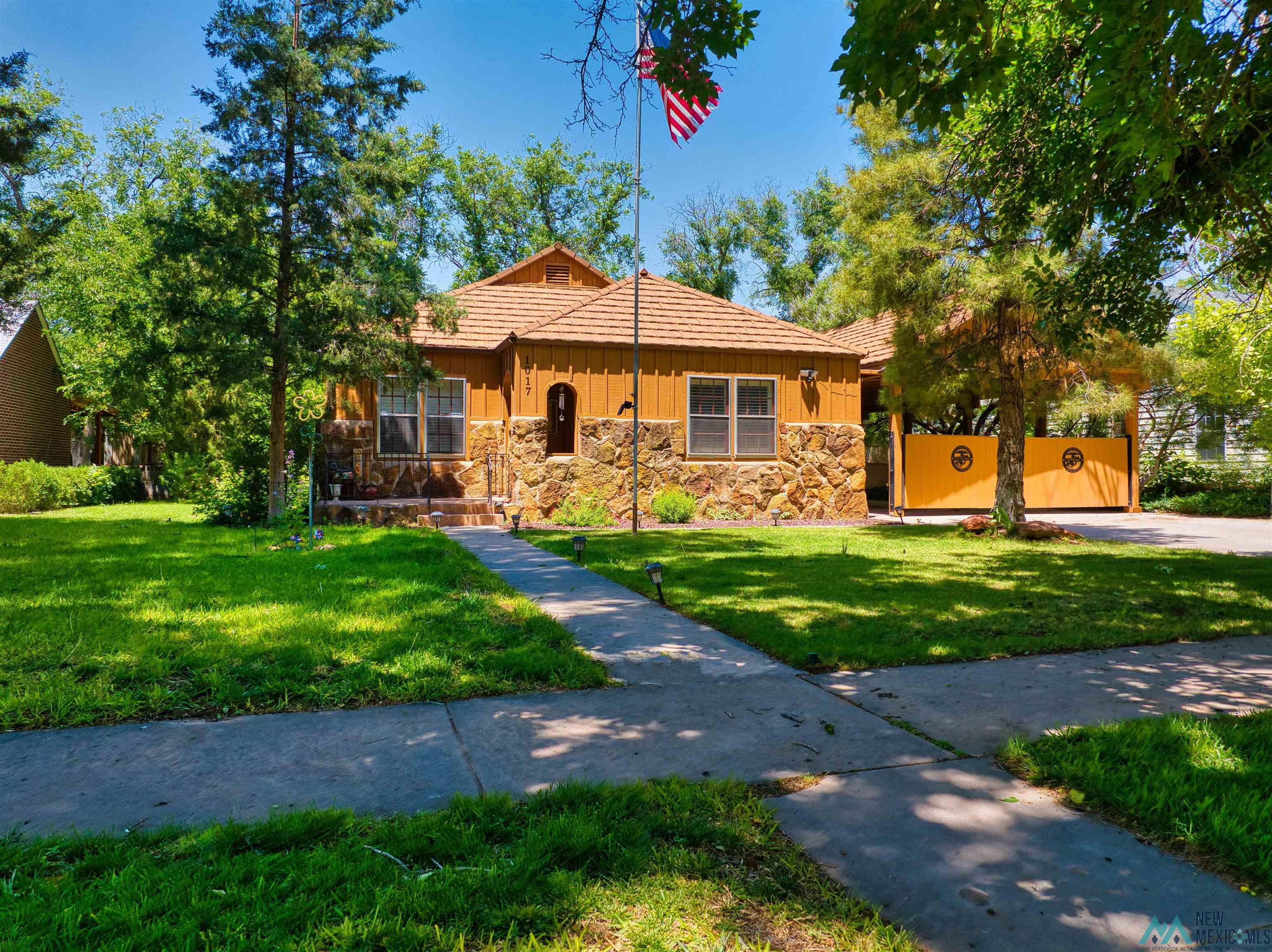 1017 N Alameda Street, Carlsbad, Texas image 1