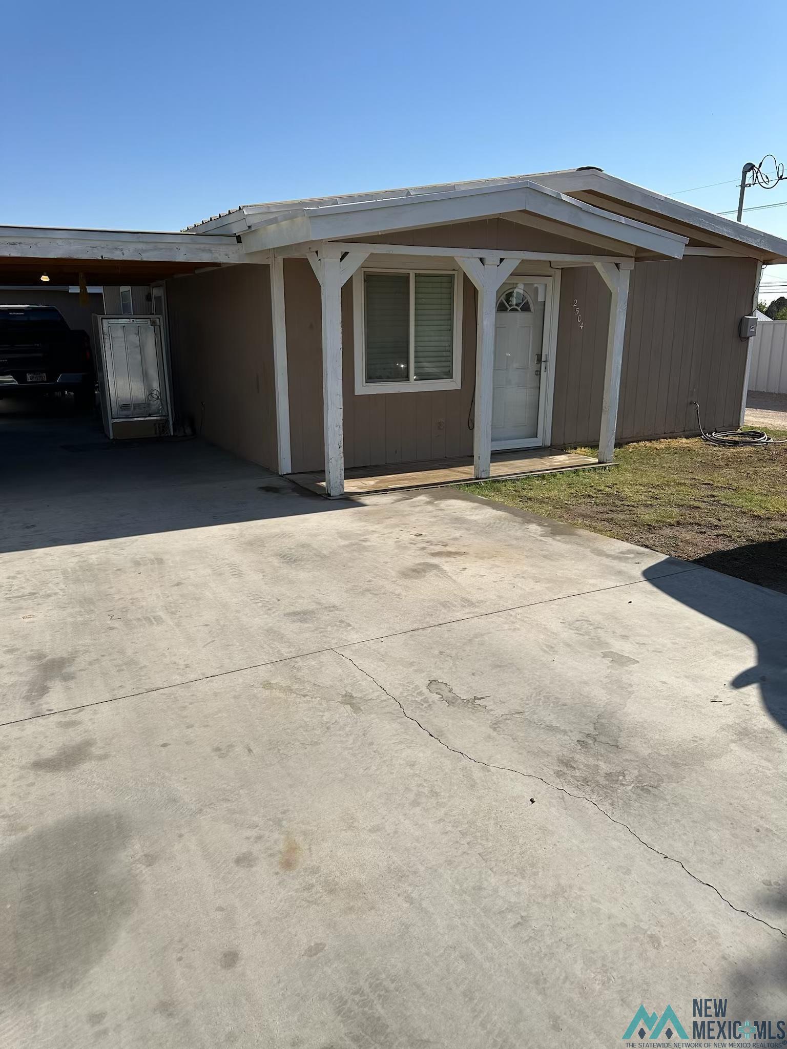 2504 Legion Street, Carlsbad, Texas image 2