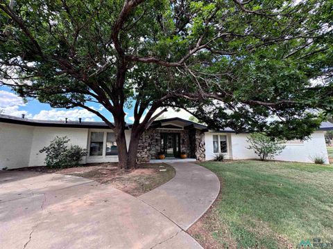 Homes For Sale - 1032 Fairway Terrace<br/> Clovis, NM 88101