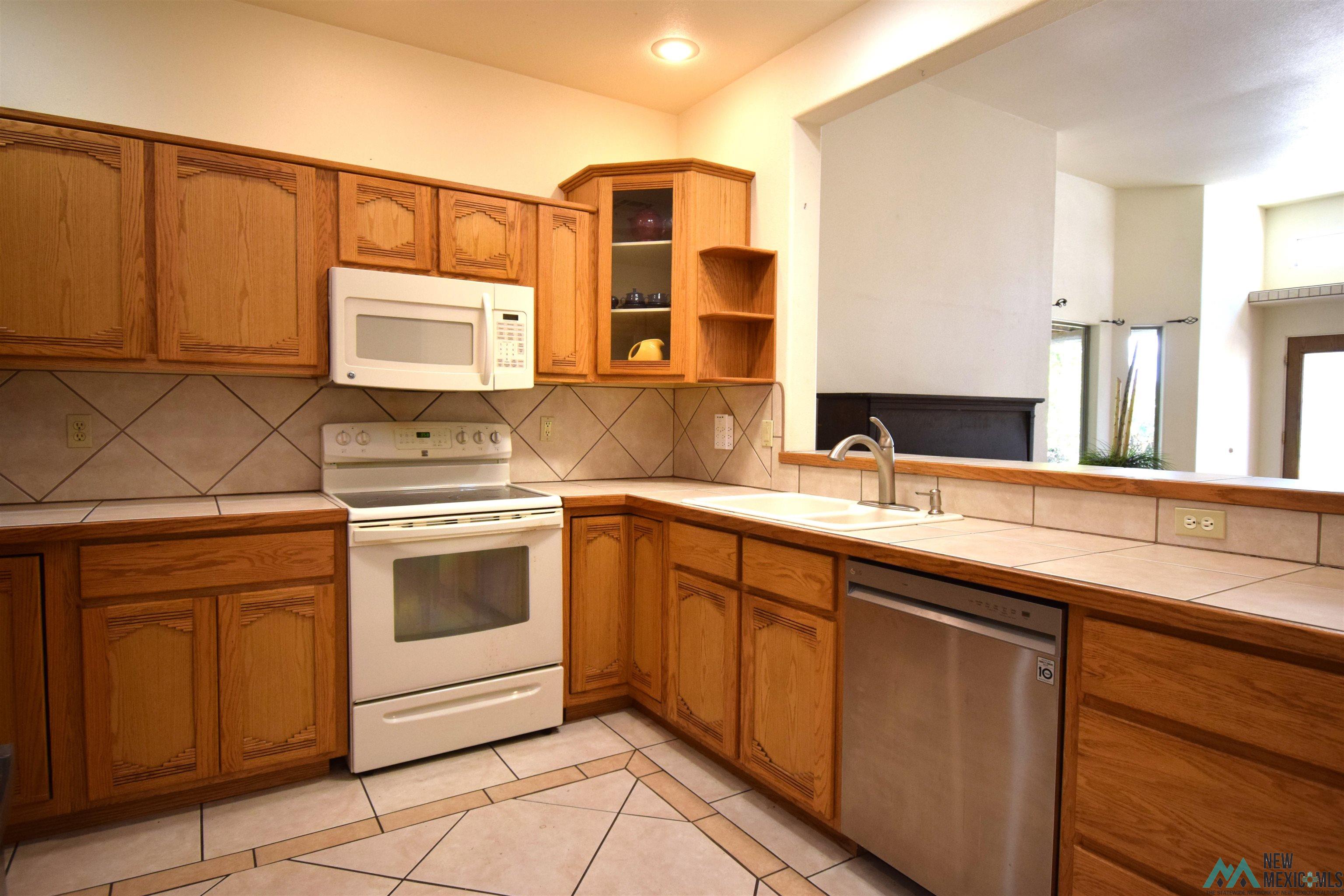104 Golf Course Rd Se Rd, Deming, Texas image 16