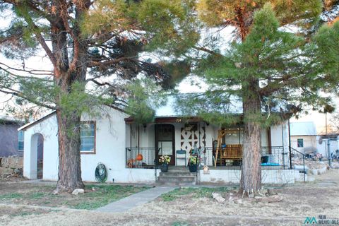 Homes For Sale - 724 S 4th Street<br/> Santa Rosa, NM 88435