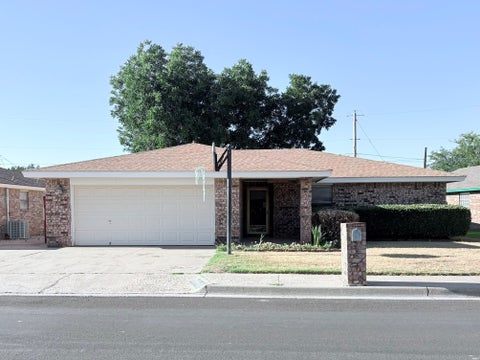 Homes For Sale - 1401 Caprock St<br/> Lea County, Hobbs, NM 88240